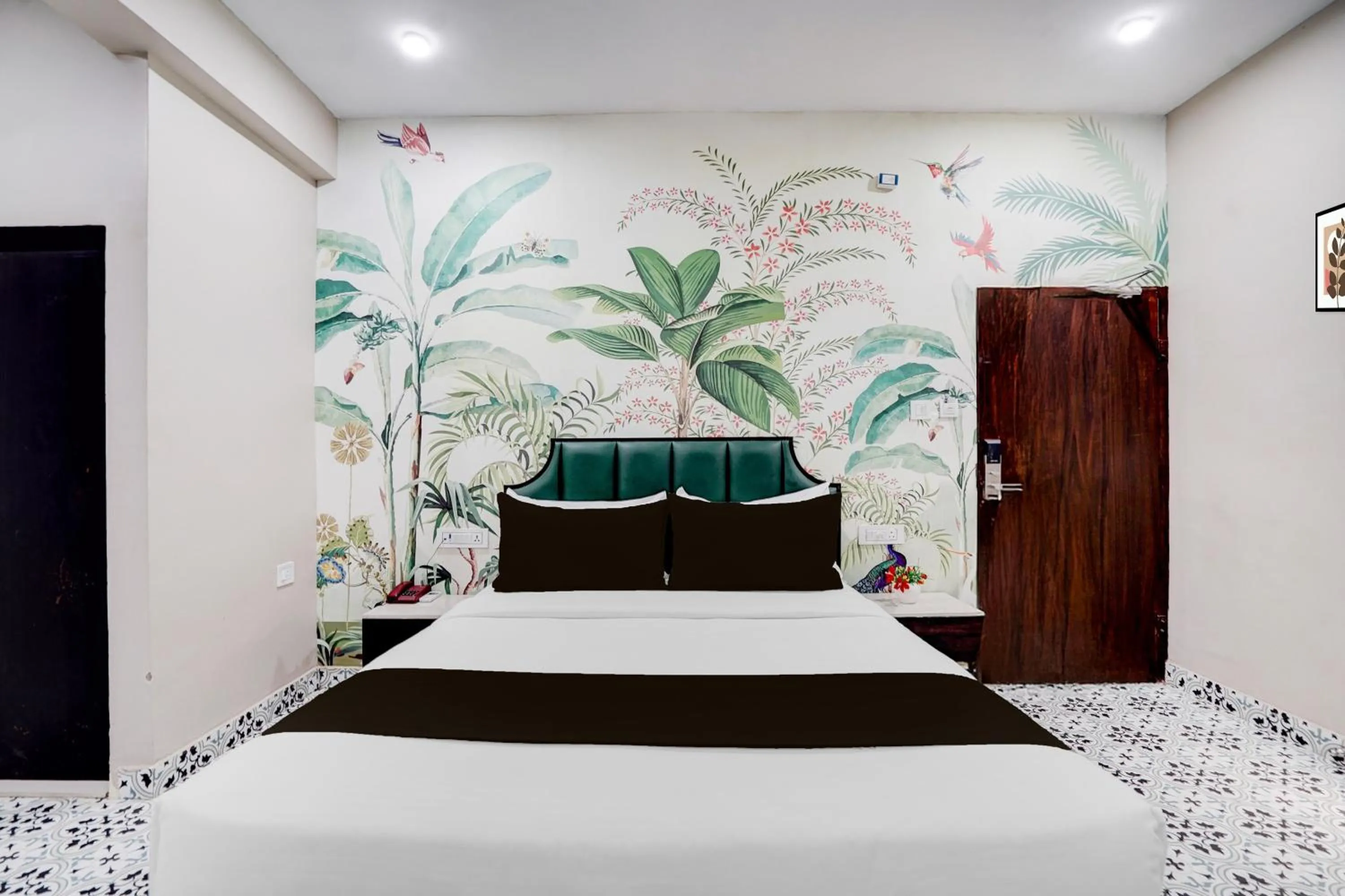 Bedroom, Bed in Townhouse Chandpole Metro Station Formerly Hotel Raghuraj Palace