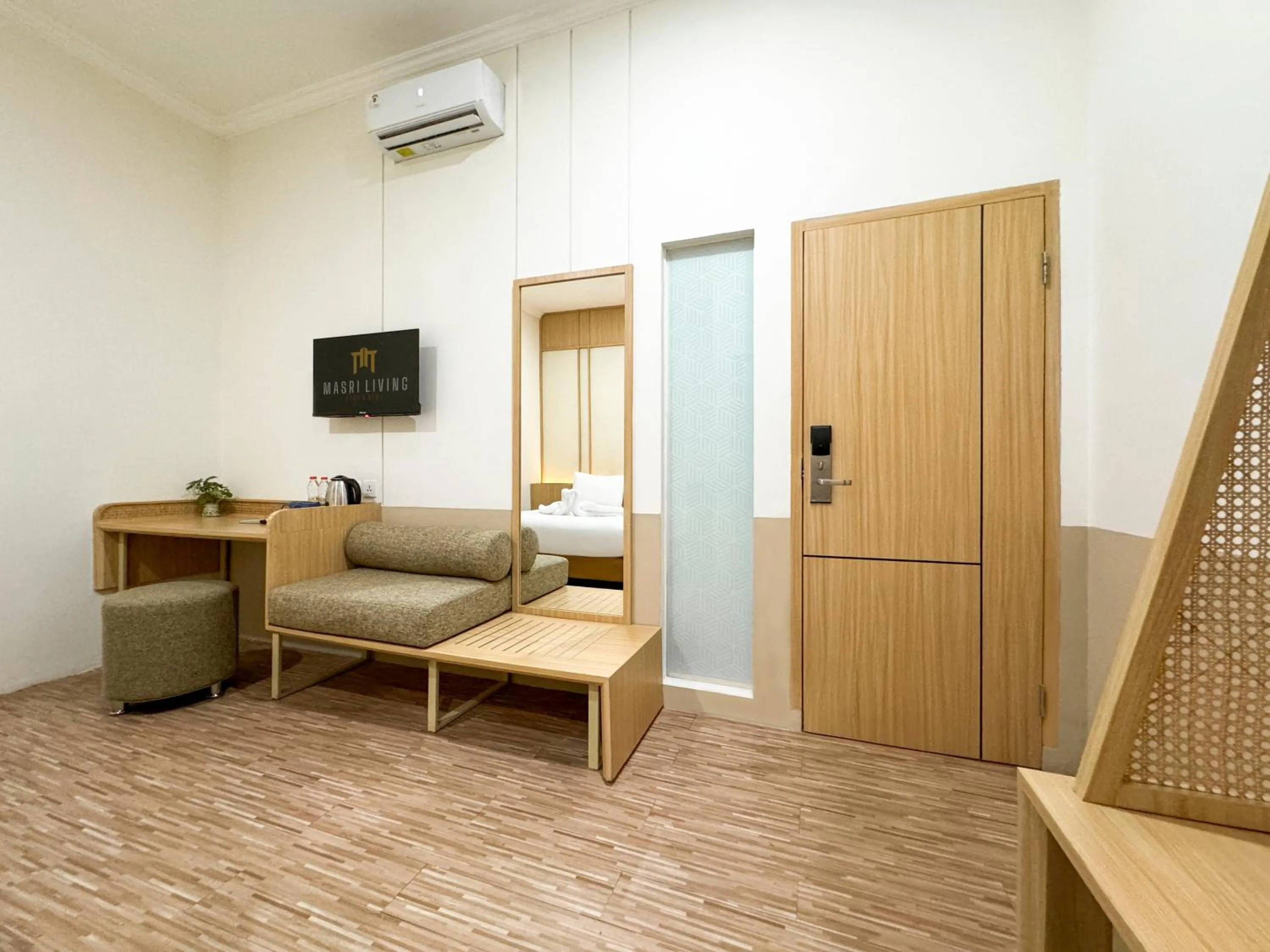 TV and multimedia, Bed in Masri Living by Daphna Management