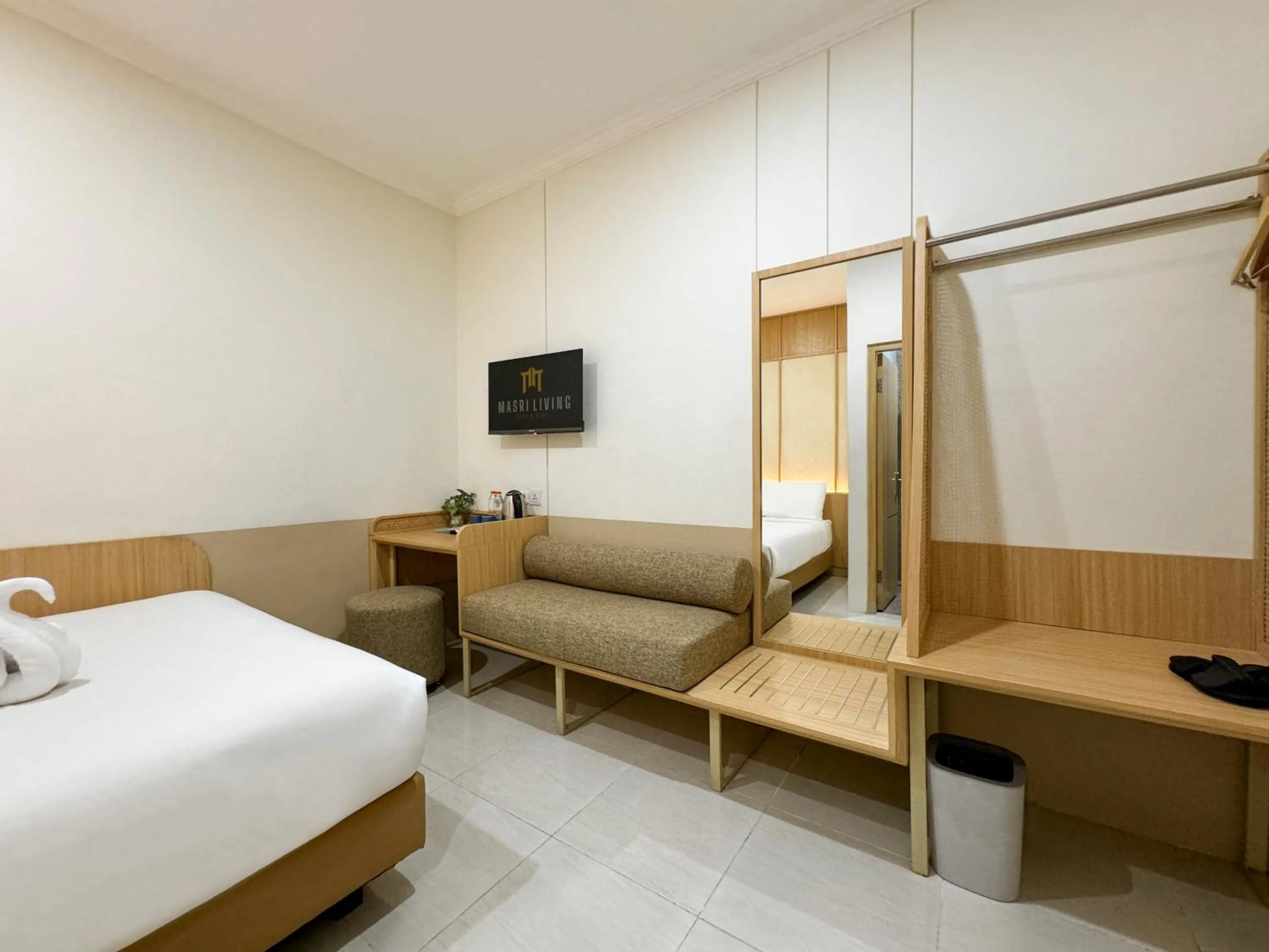 TV and multimedia, Bed in Masri Living by Daphna Management