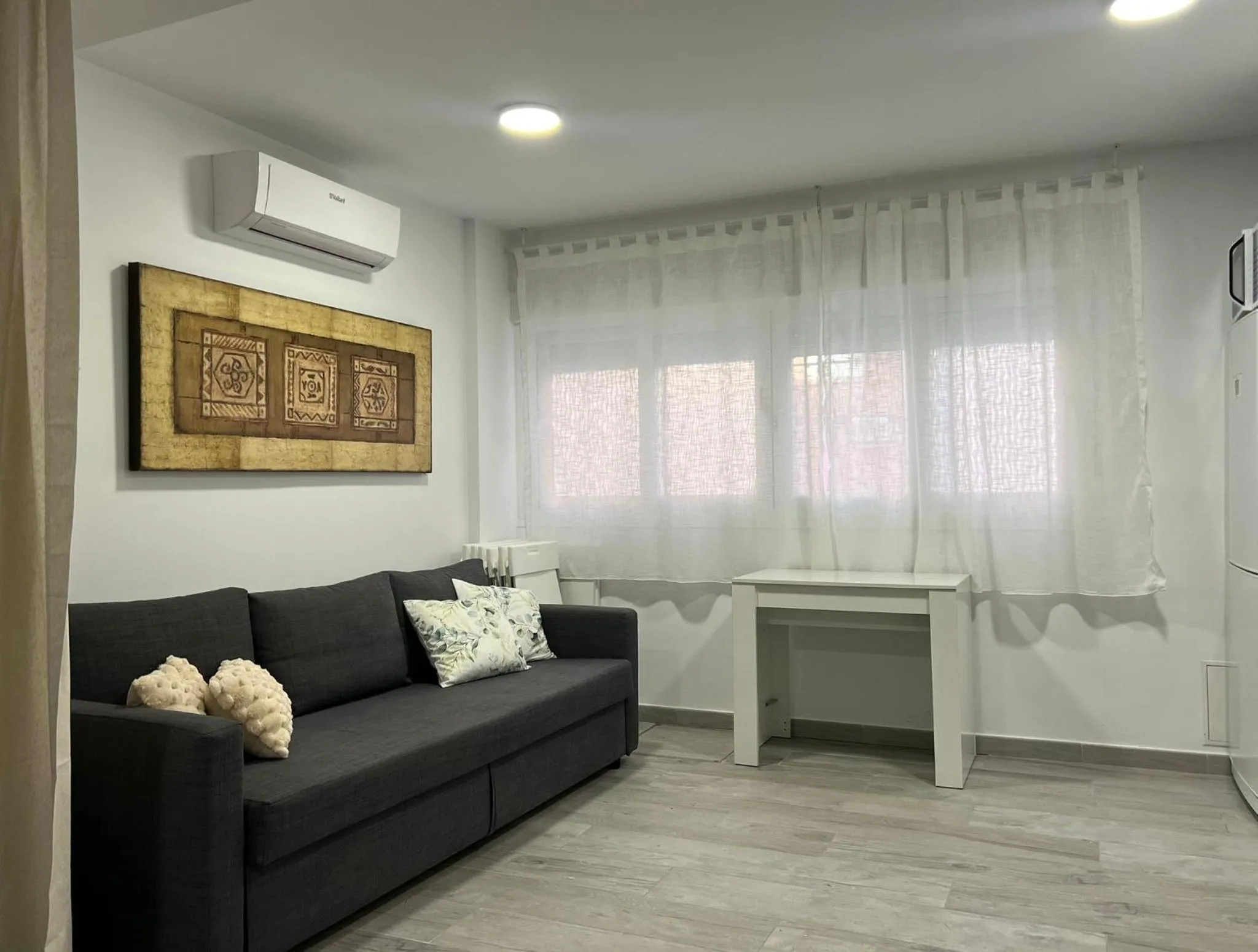 Apartment in Cozy Apartment up to 6 persons 3 min to Metro