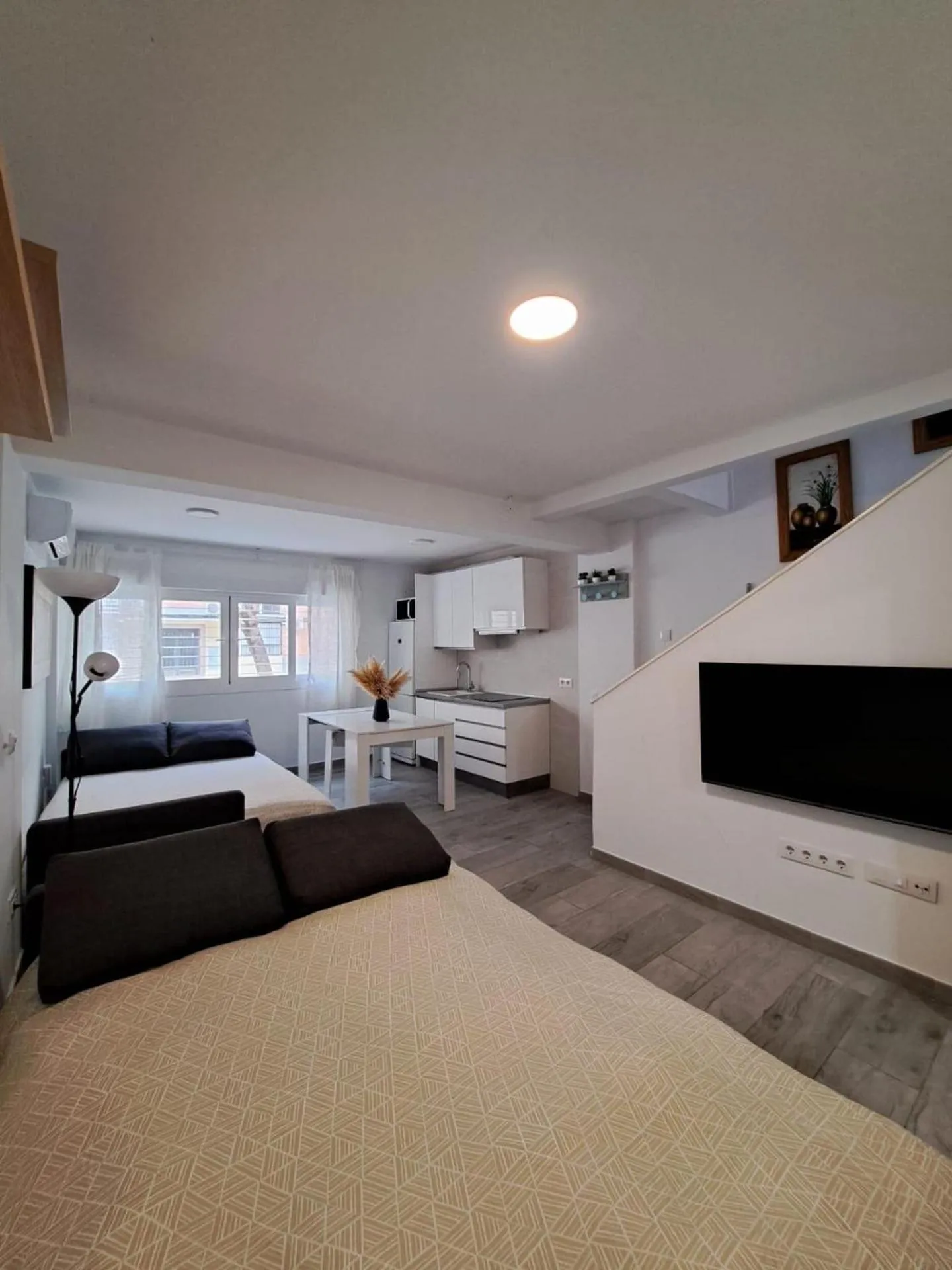 Cozy Apartment up to 6 persons 3 min to Metro