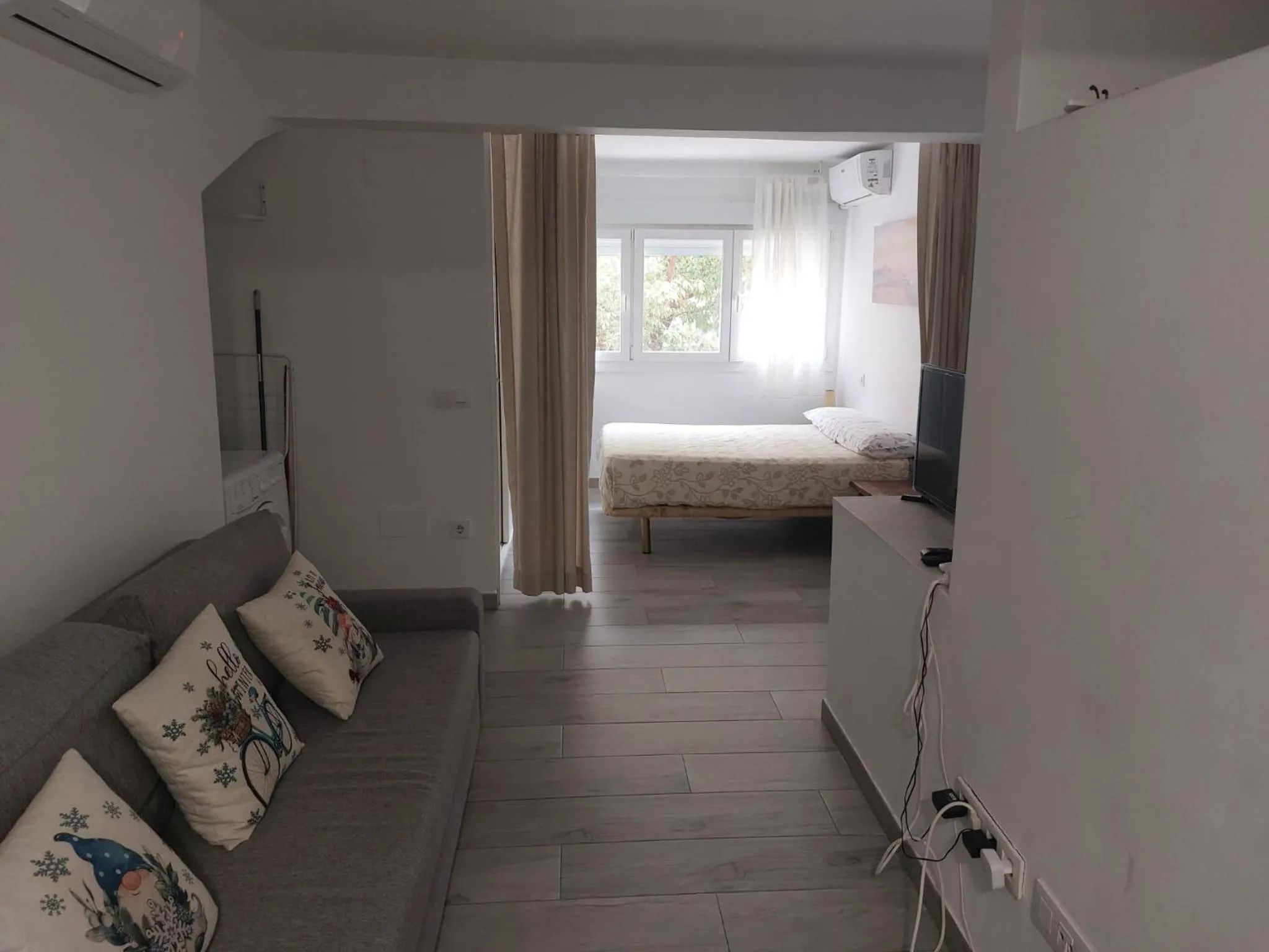 Cozy Apartment up to 6 persons 3 min to Metro