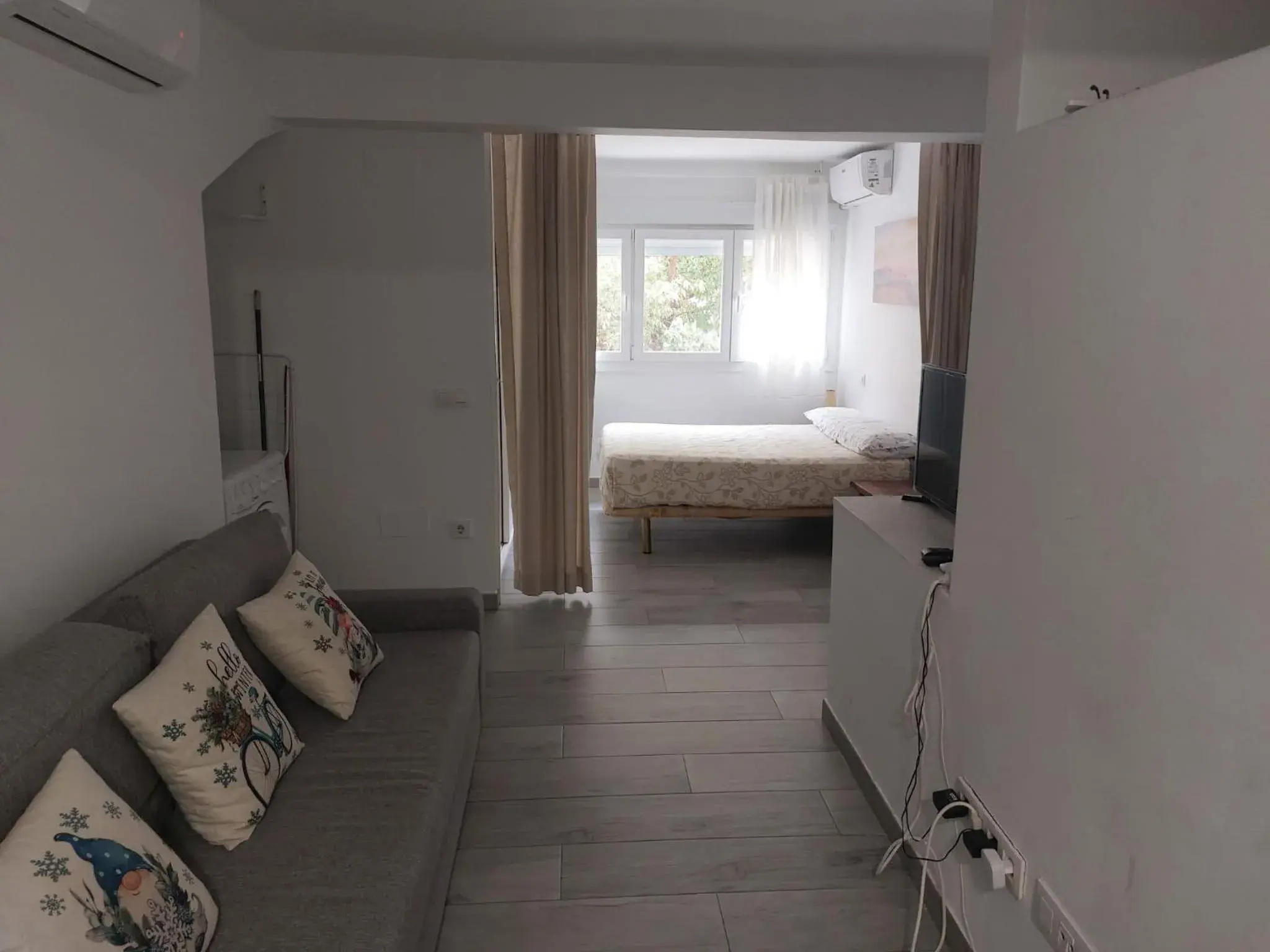 Cozy Apartment up to 6 persons 3 min to Metro Cozy Apartment up to 6 persons 3 min to Metro