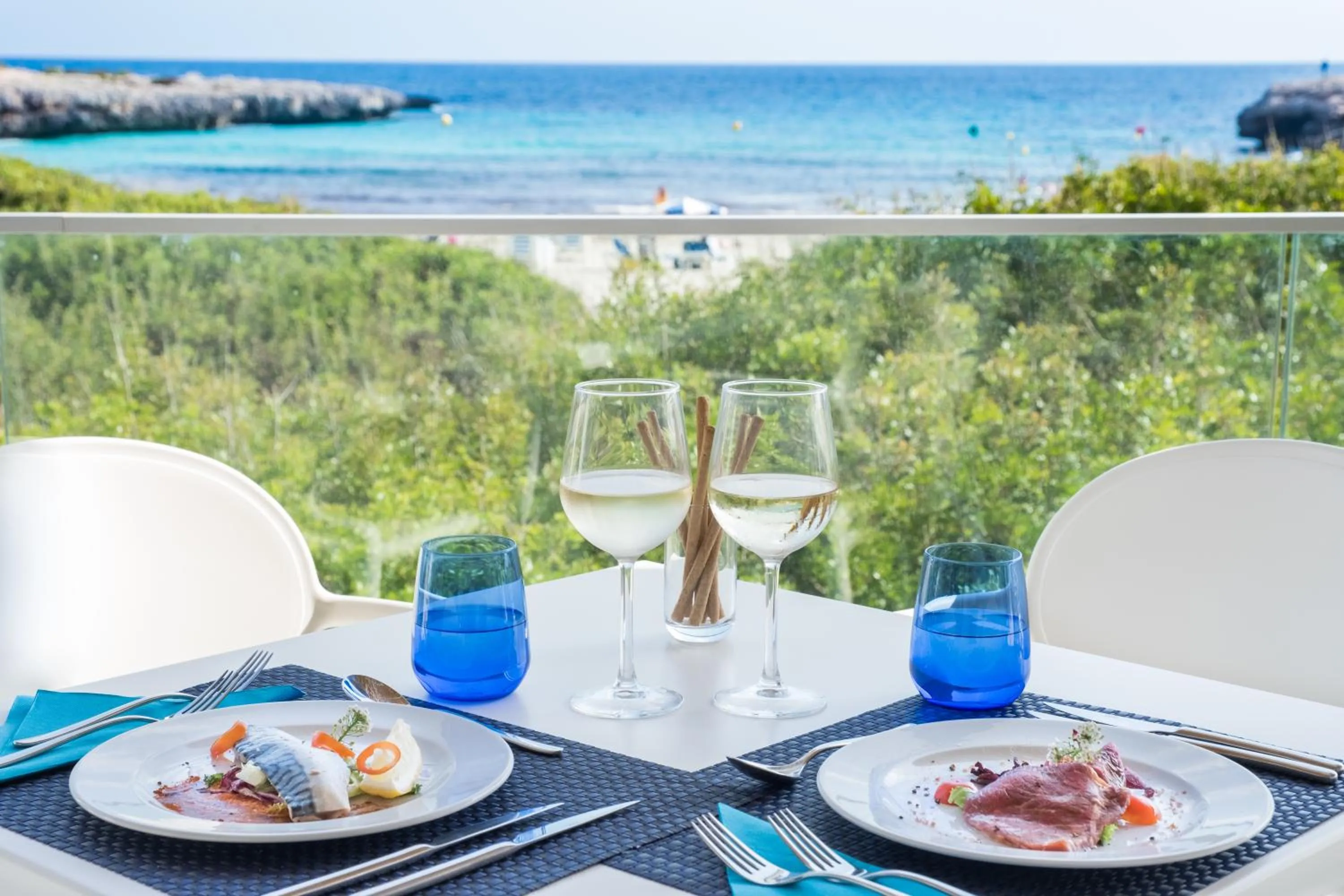 Restaurant/places to eat in FERGUS Style Carema Beach