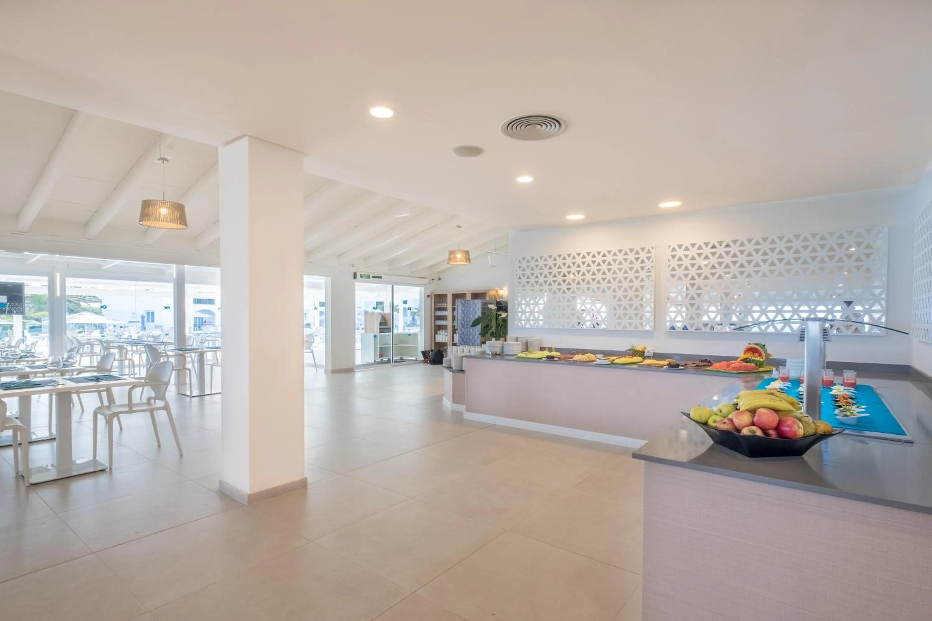 Restaurant/places to eat in FERGUS Style Carema Beach