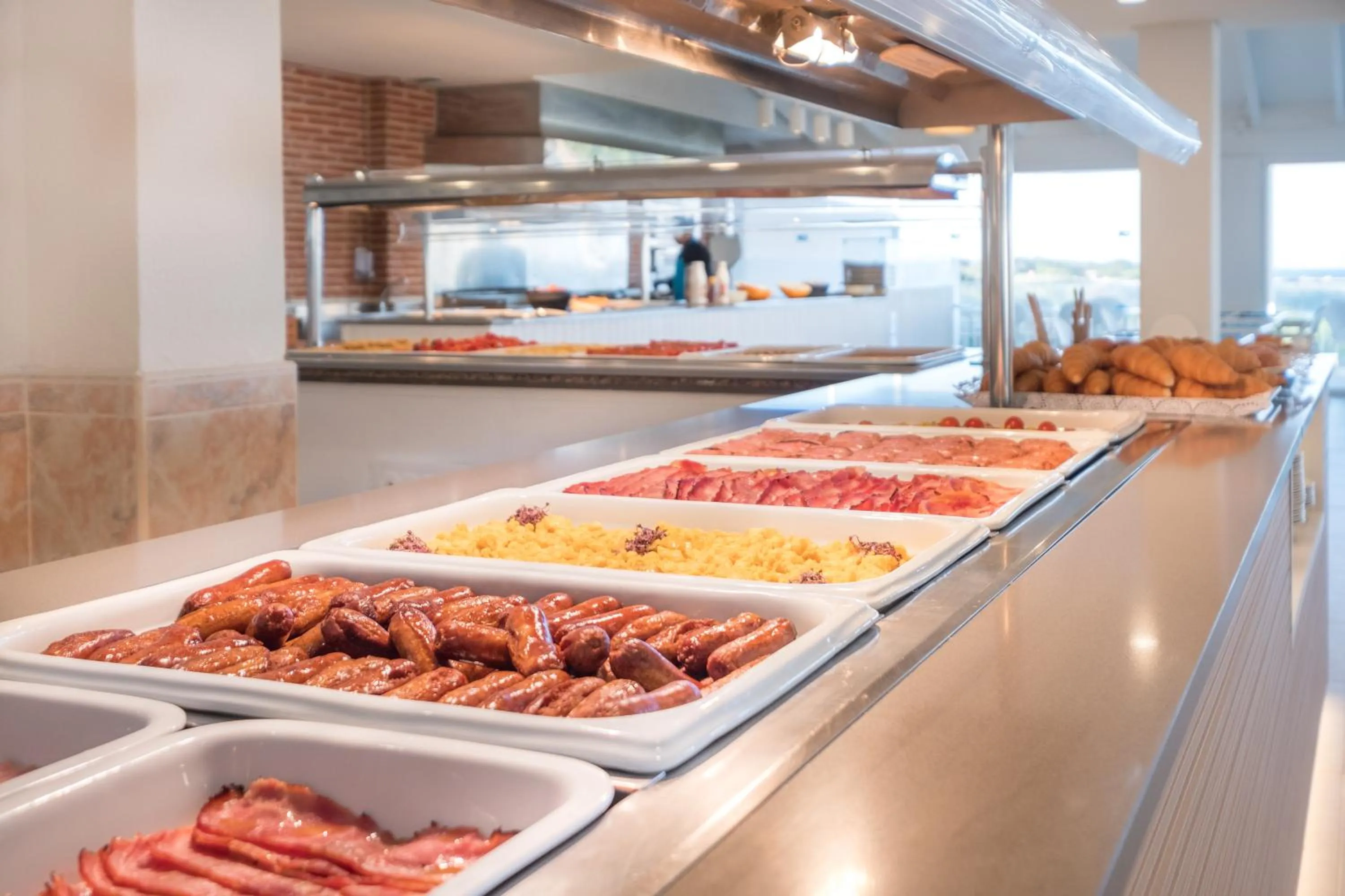 Buffet breakfast in FERGUS Style Carema Beach