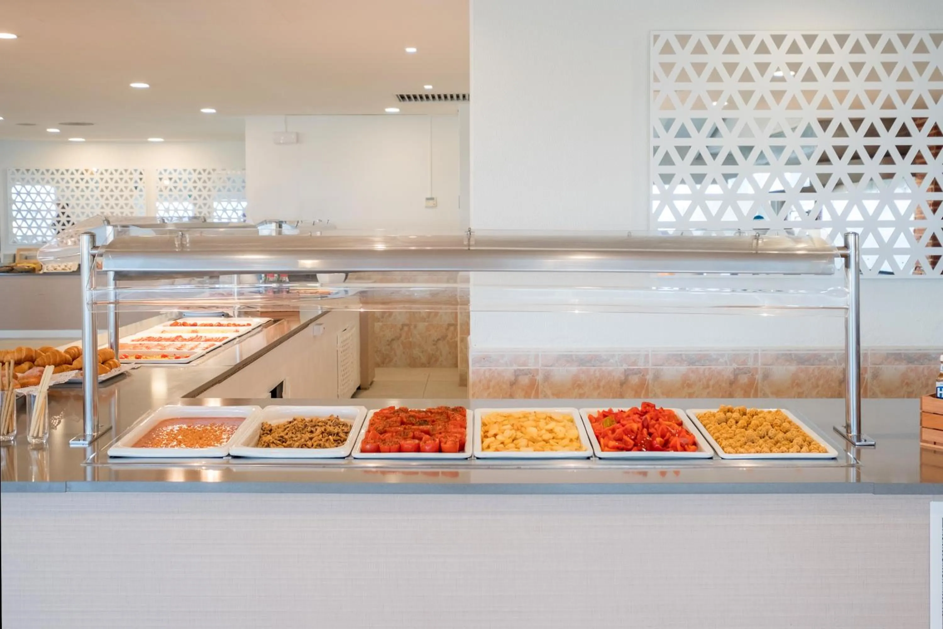 Restaurant/places to eat in FERGUS Style Carema Beach