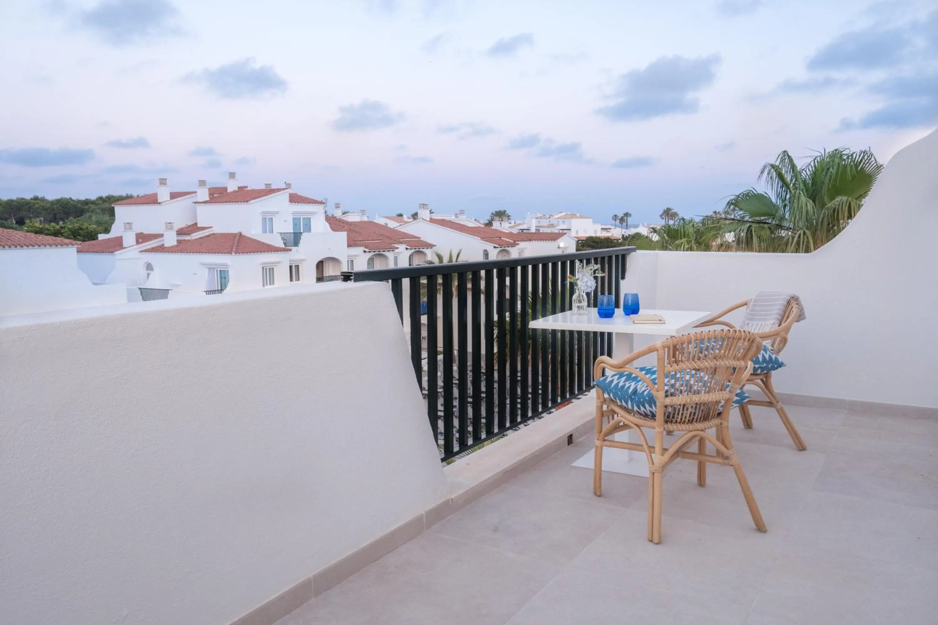 Balcony/Terrace in FERGUS Style Carema Beach