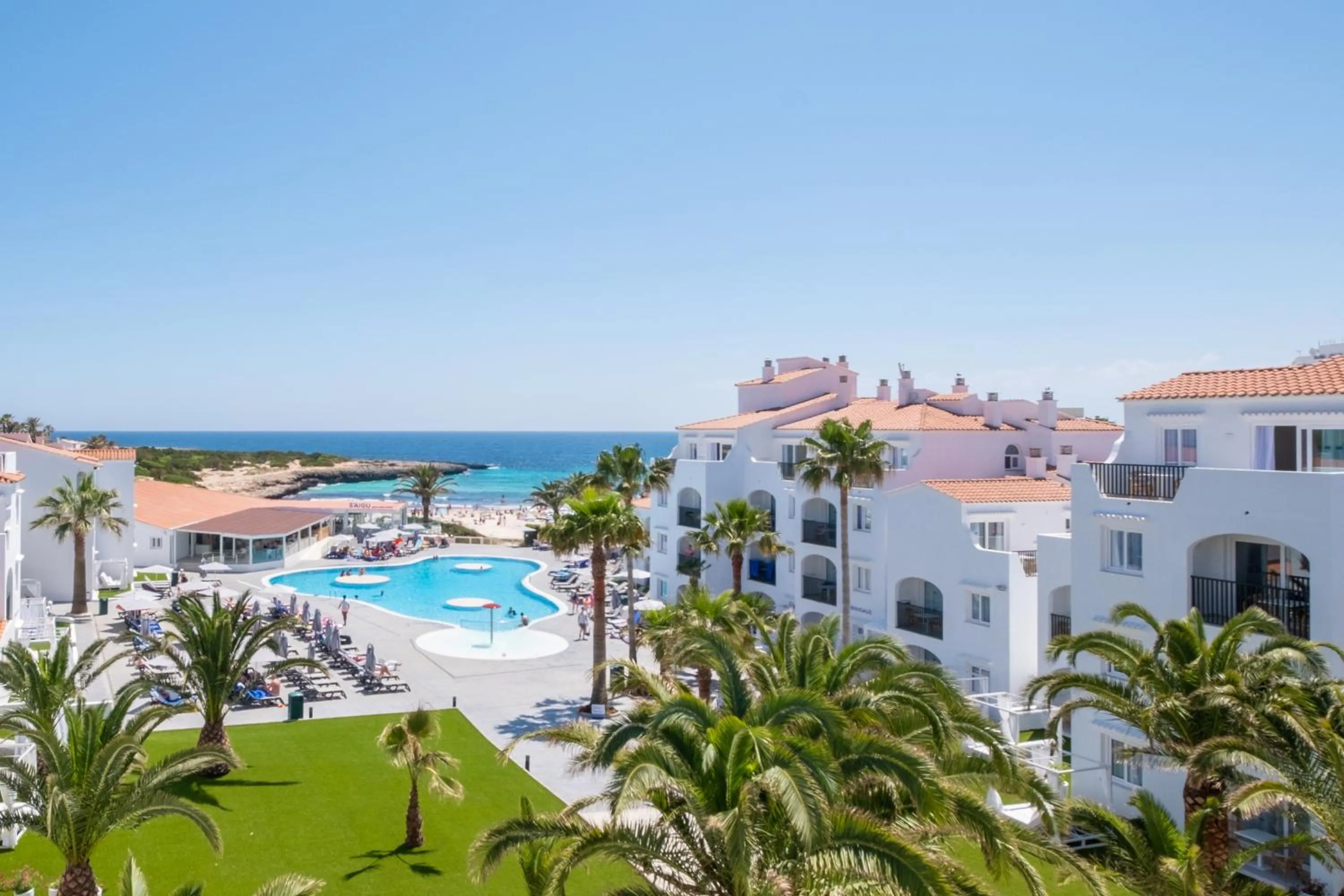 Bird's eye view in FERGUS Style Carema Beach