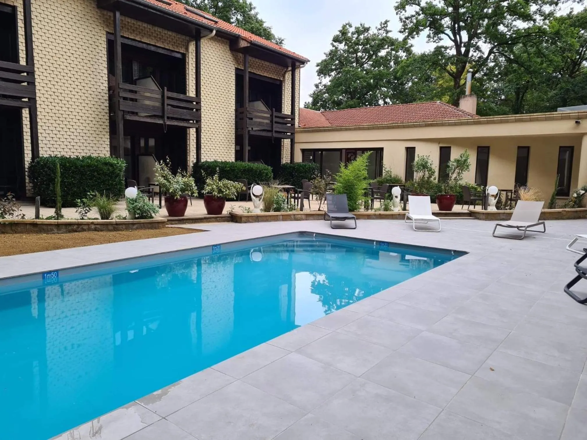 Swimming pool in Enzo Hôtels - ST Eloy Metz Amneville By Kyriad Direct