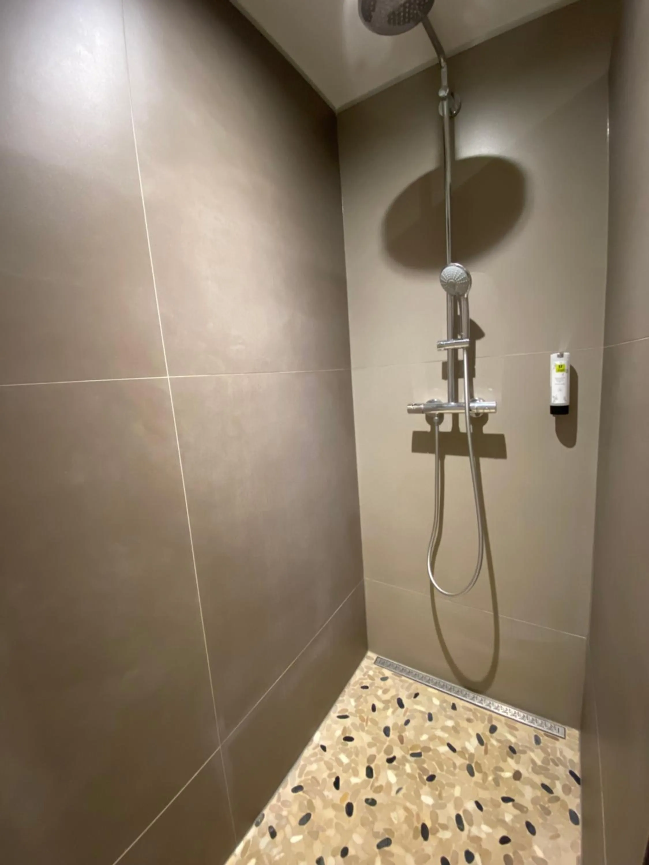 Shower in Enzo Hôtels - ST Eloy Metz Amneville By Kyriad Direct