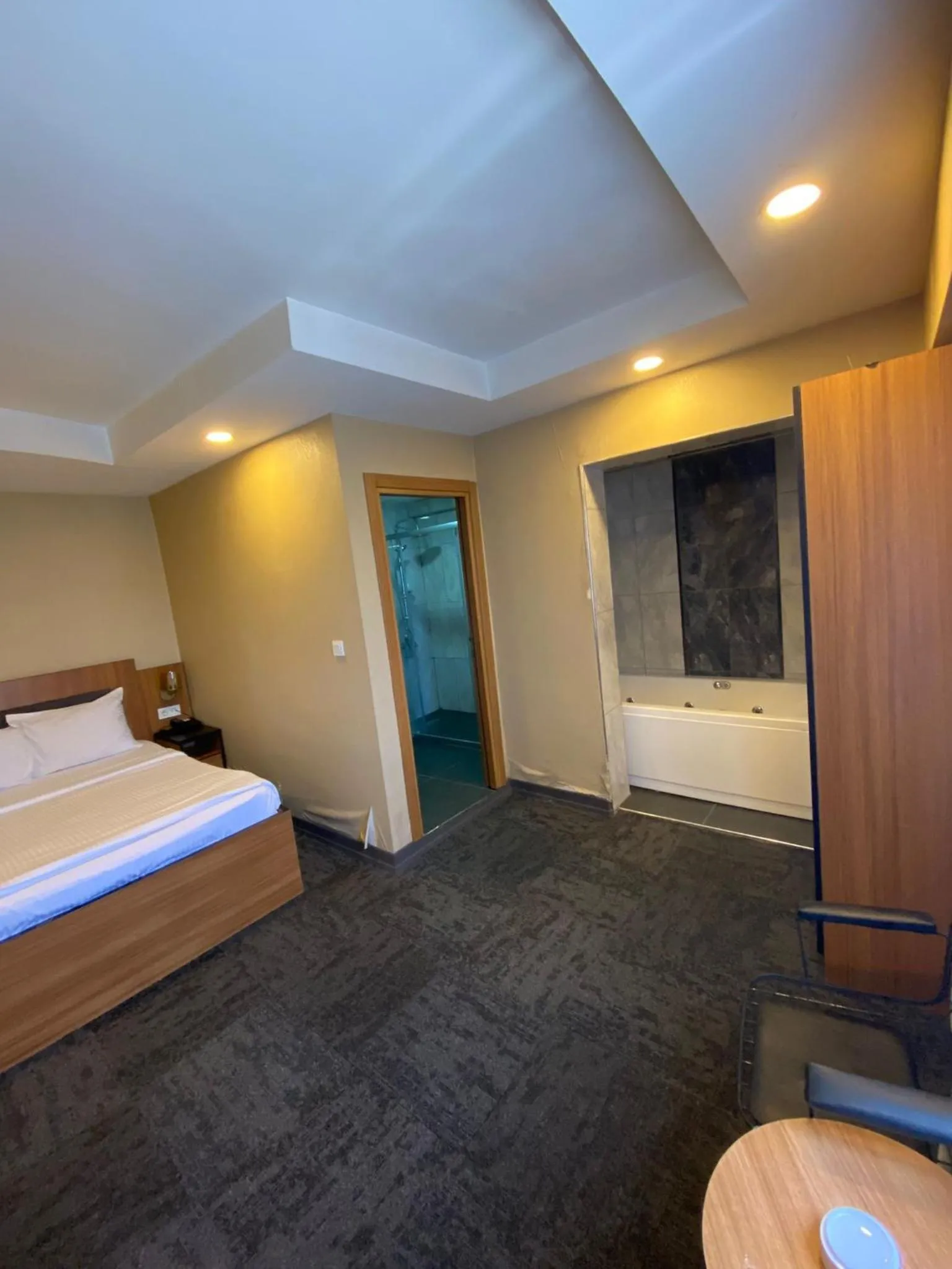 Bathroom, Bed in Green Palmiye Hotel