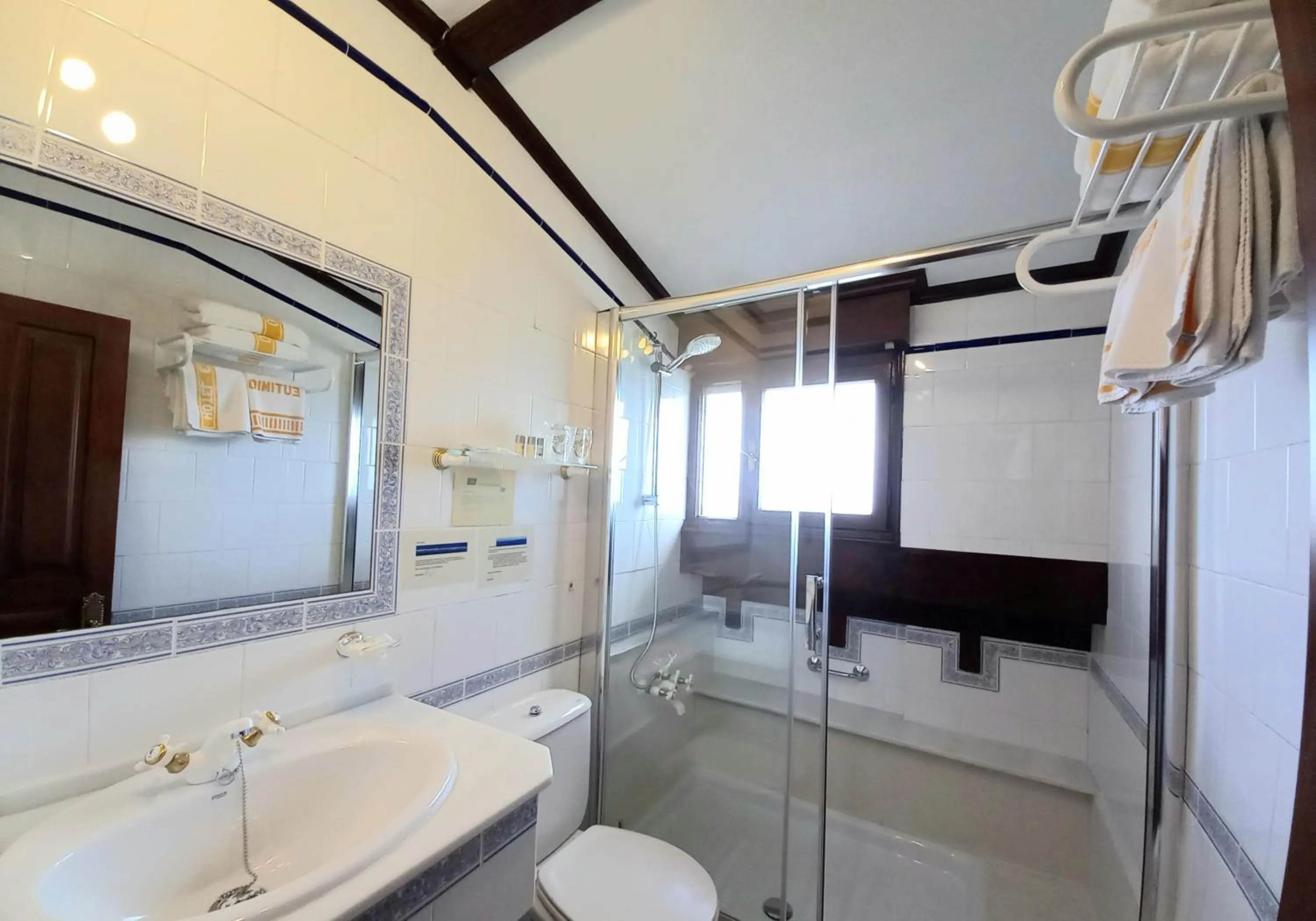 Bathroom in Hotel Eutimio