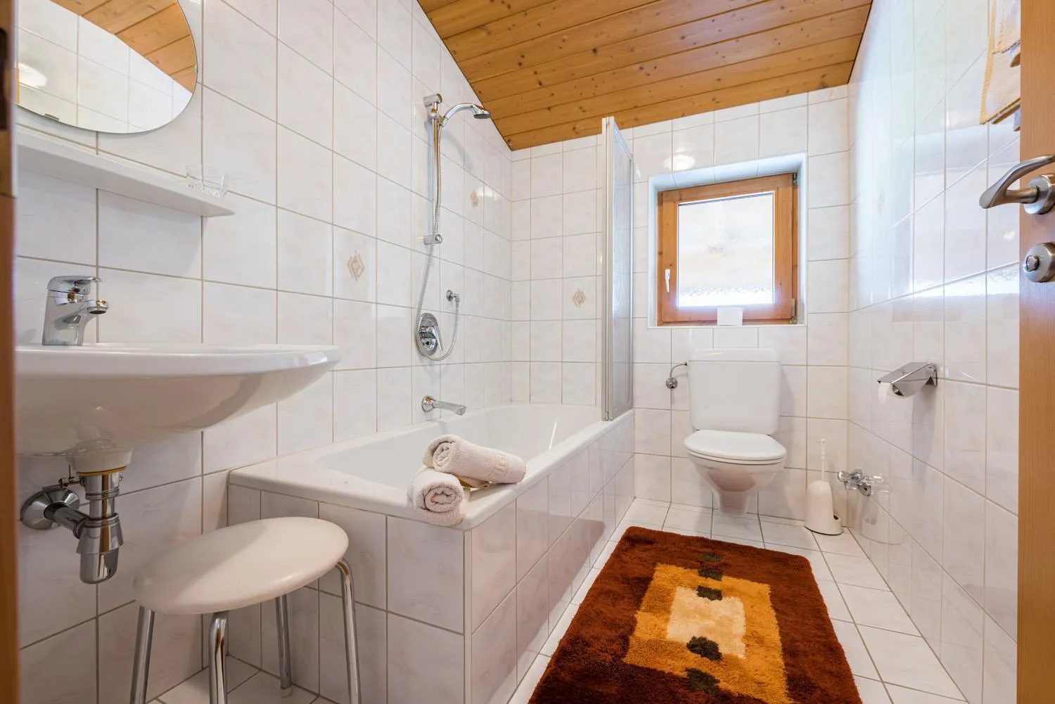 Toilet in Ferienpension Steiner