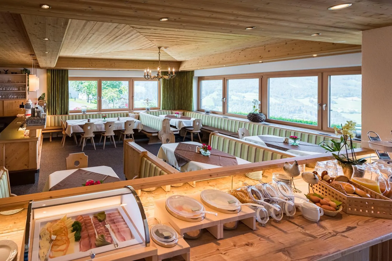 Buffet breakfast in Ferienpension Steiner