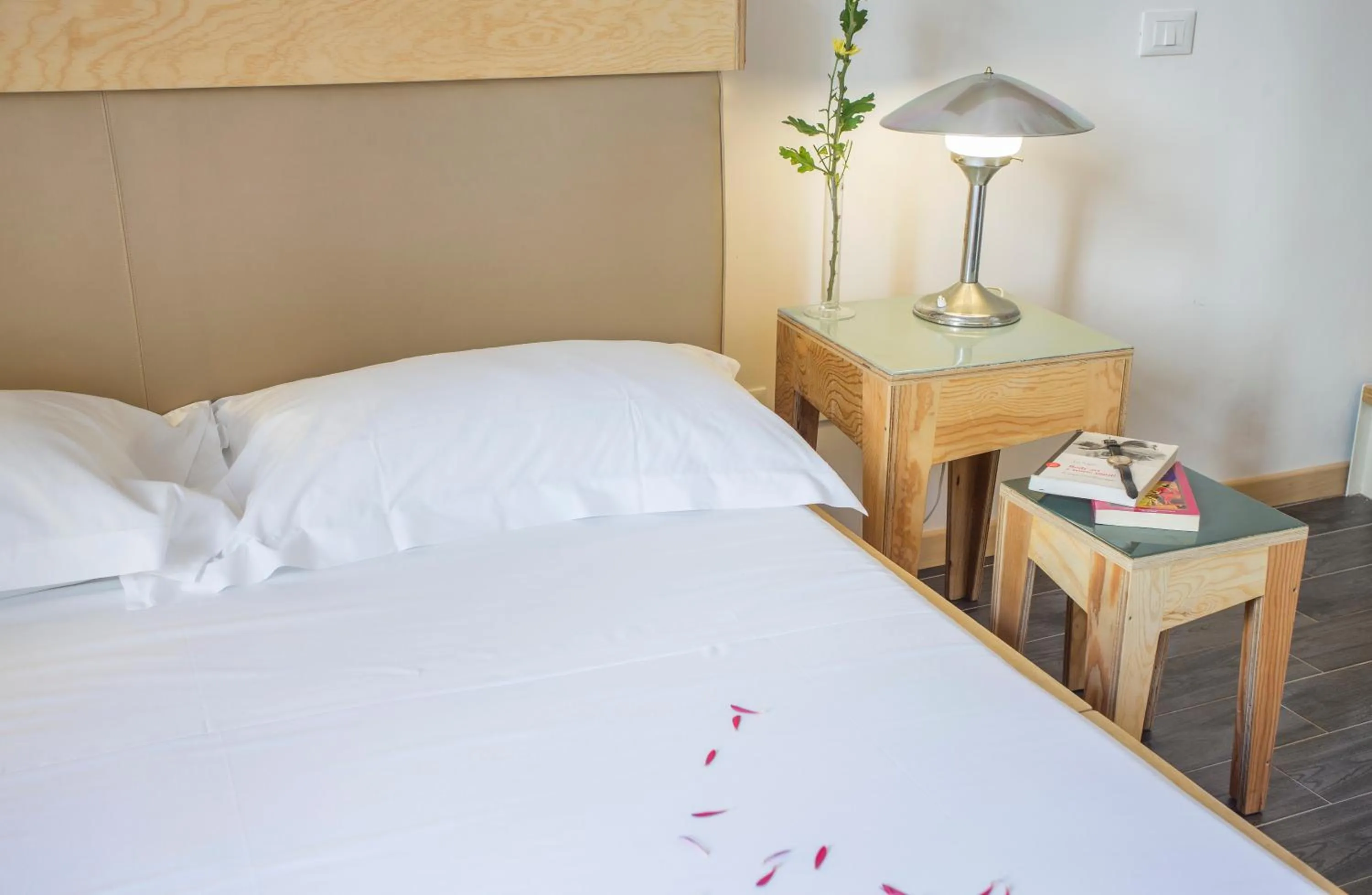 Bed in AQUAROOMS Suites