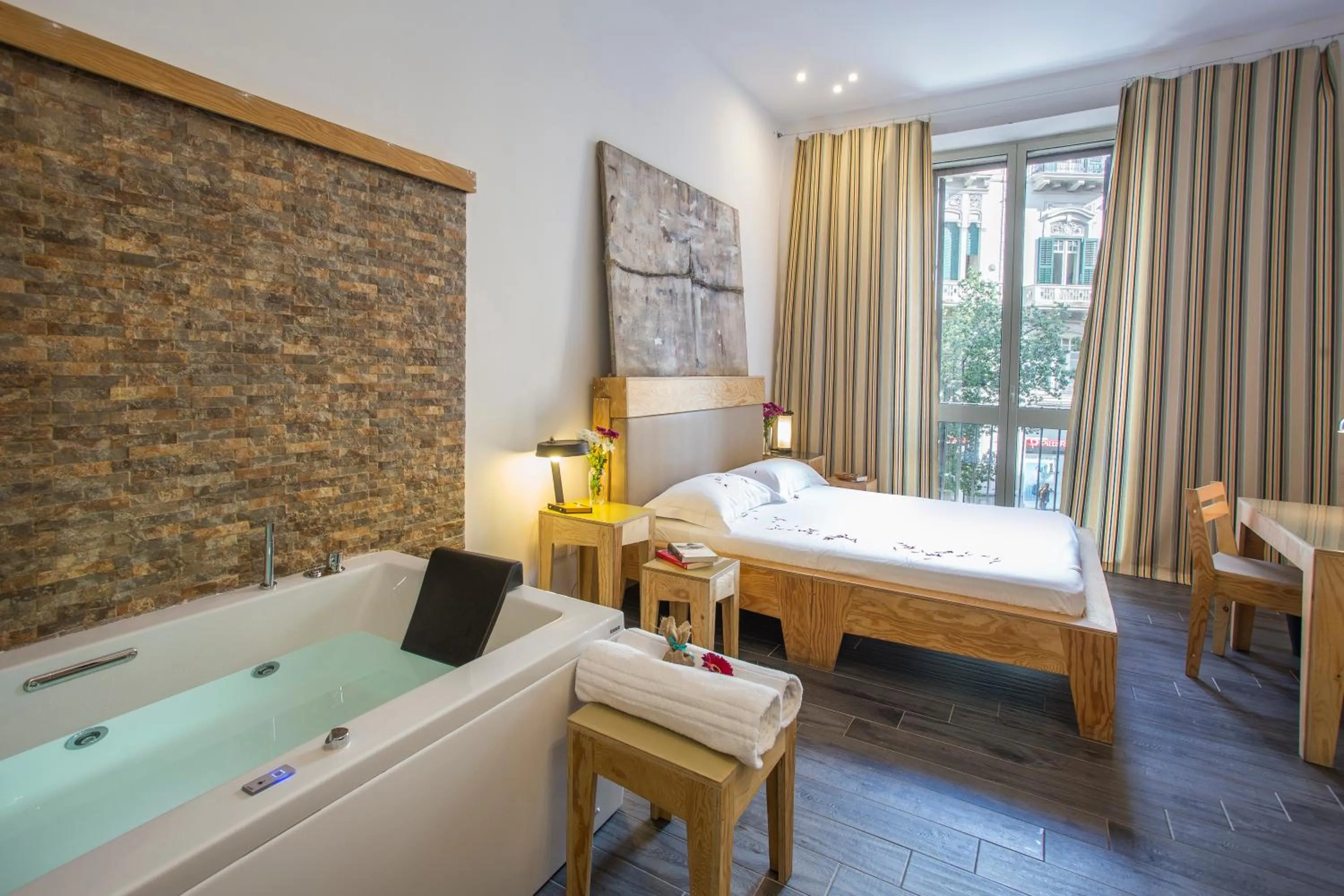 Bedroom, Bed in AQUAROOMS Suites