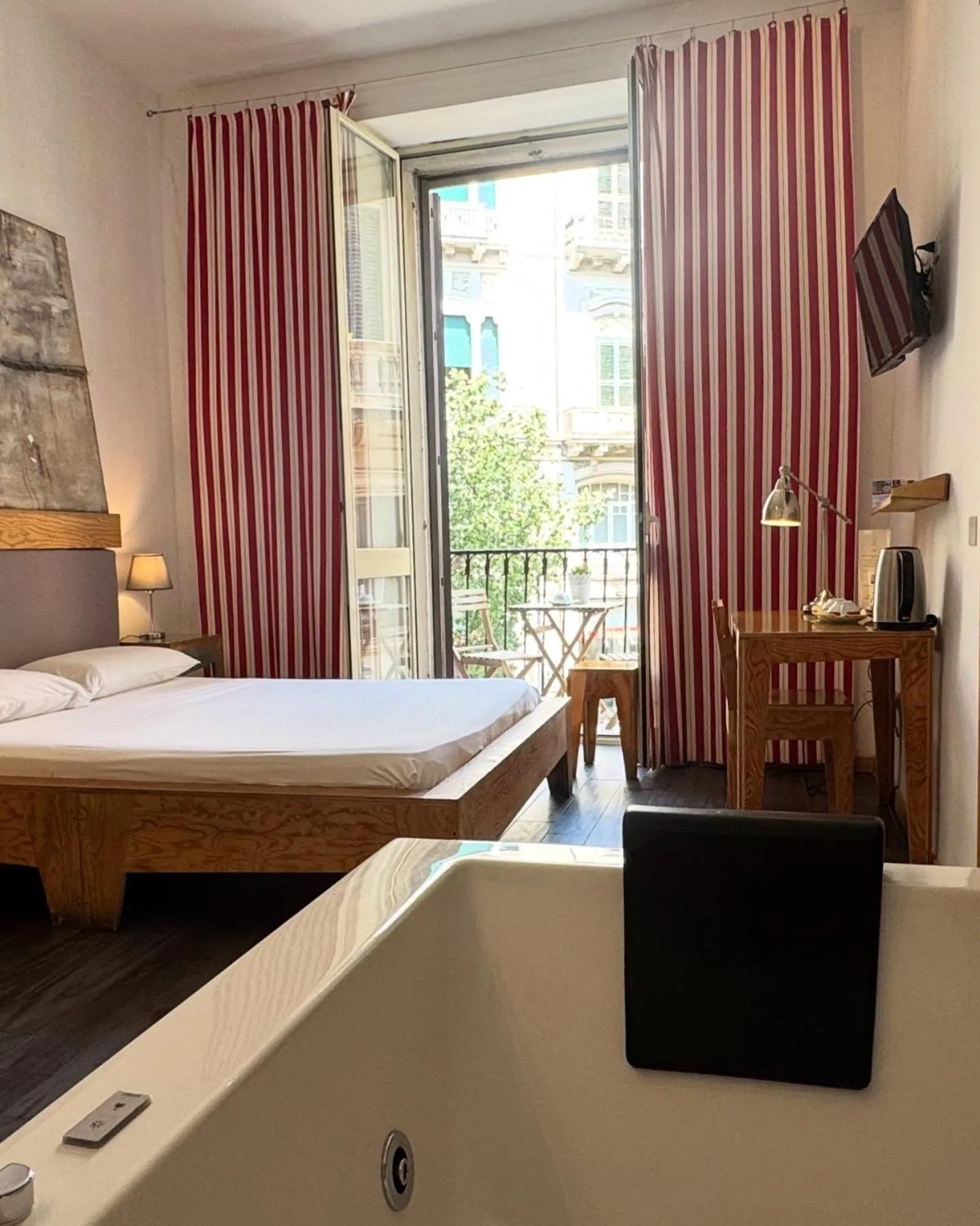 Bed in AQUAROOMS Suites