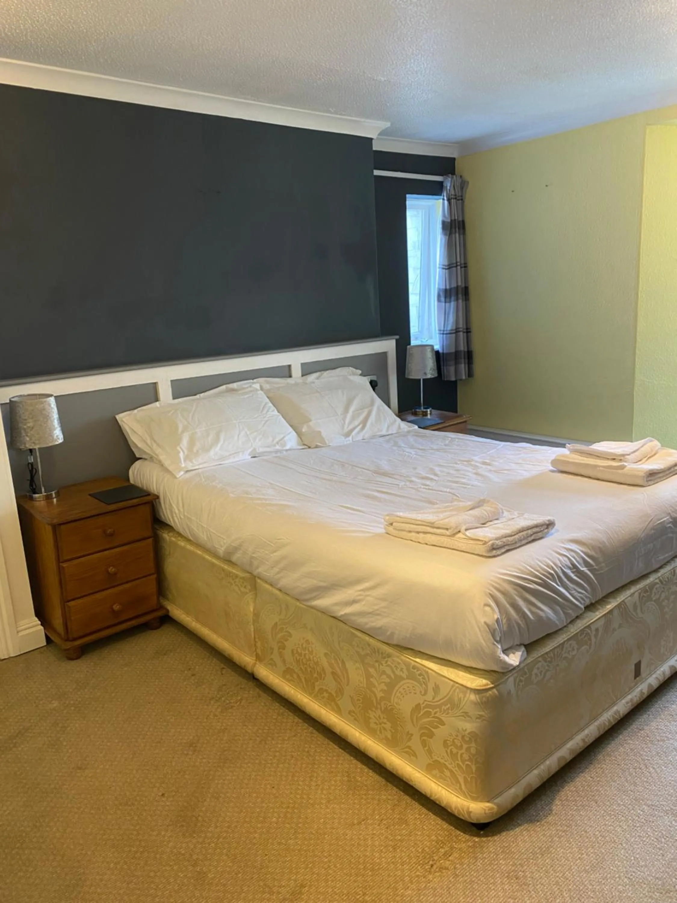 Bedroom, Bed in Jubilee Inn