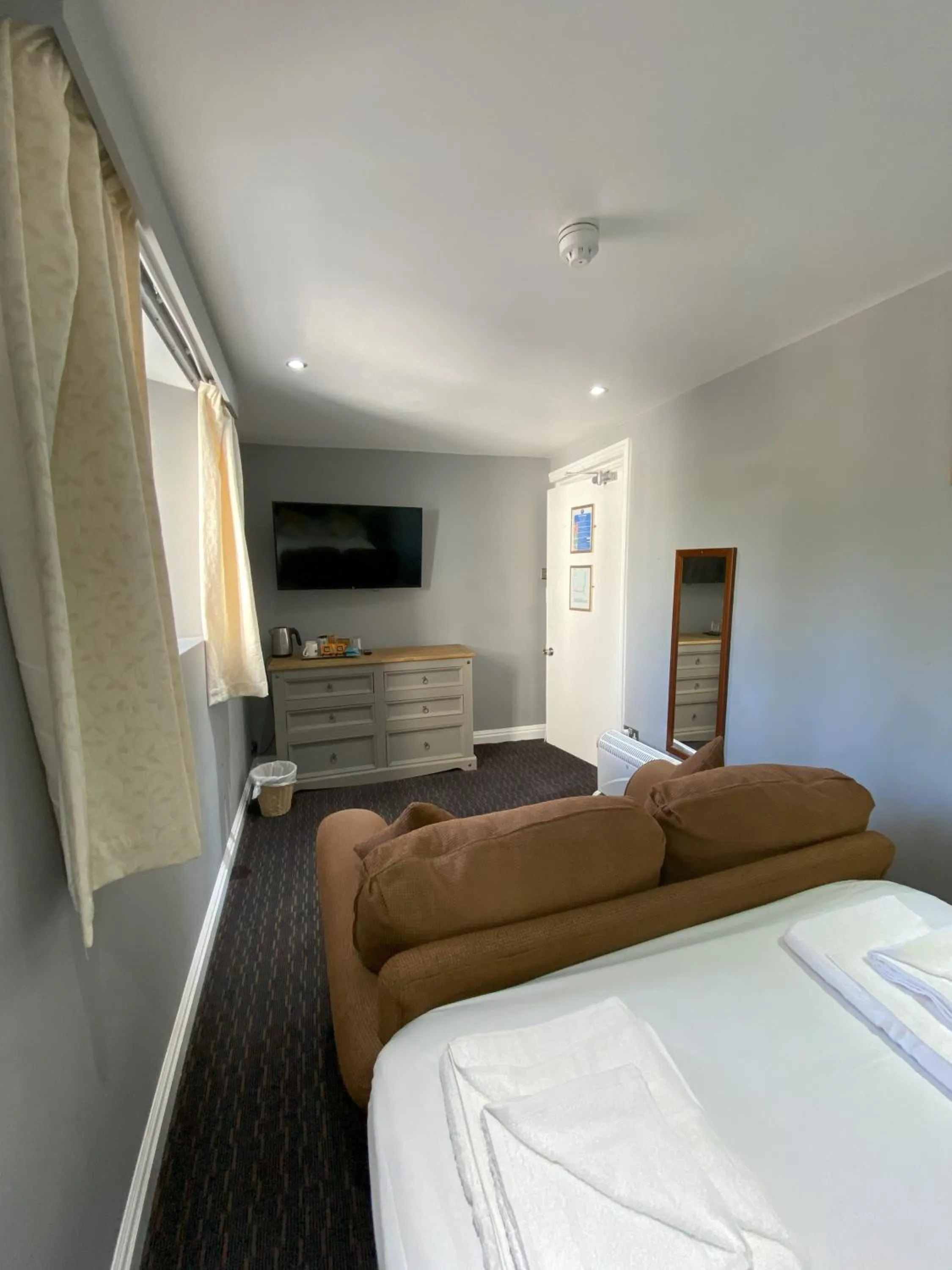 Bedroom, Bed in Jubilee Inn