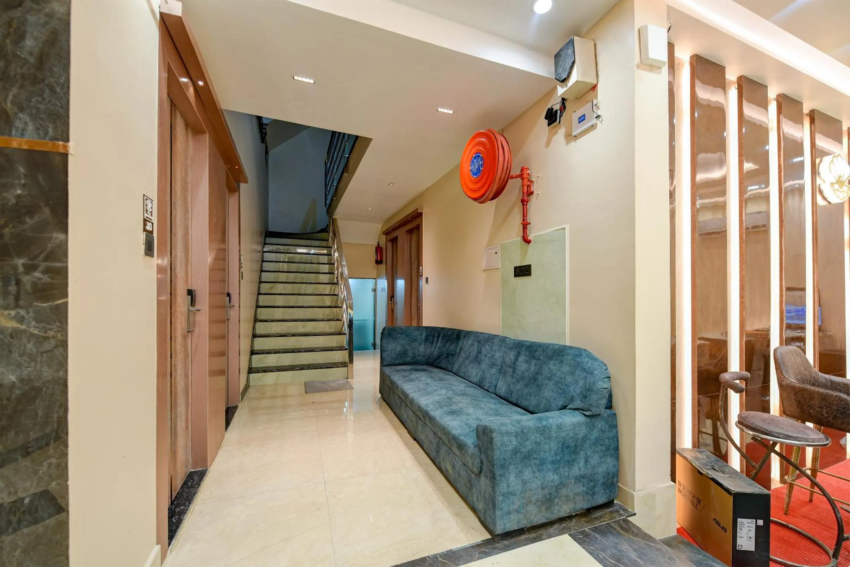 Lobby or reception in The Pearl Plaza Hotel in City Centre - Near New Delhi Railway Station