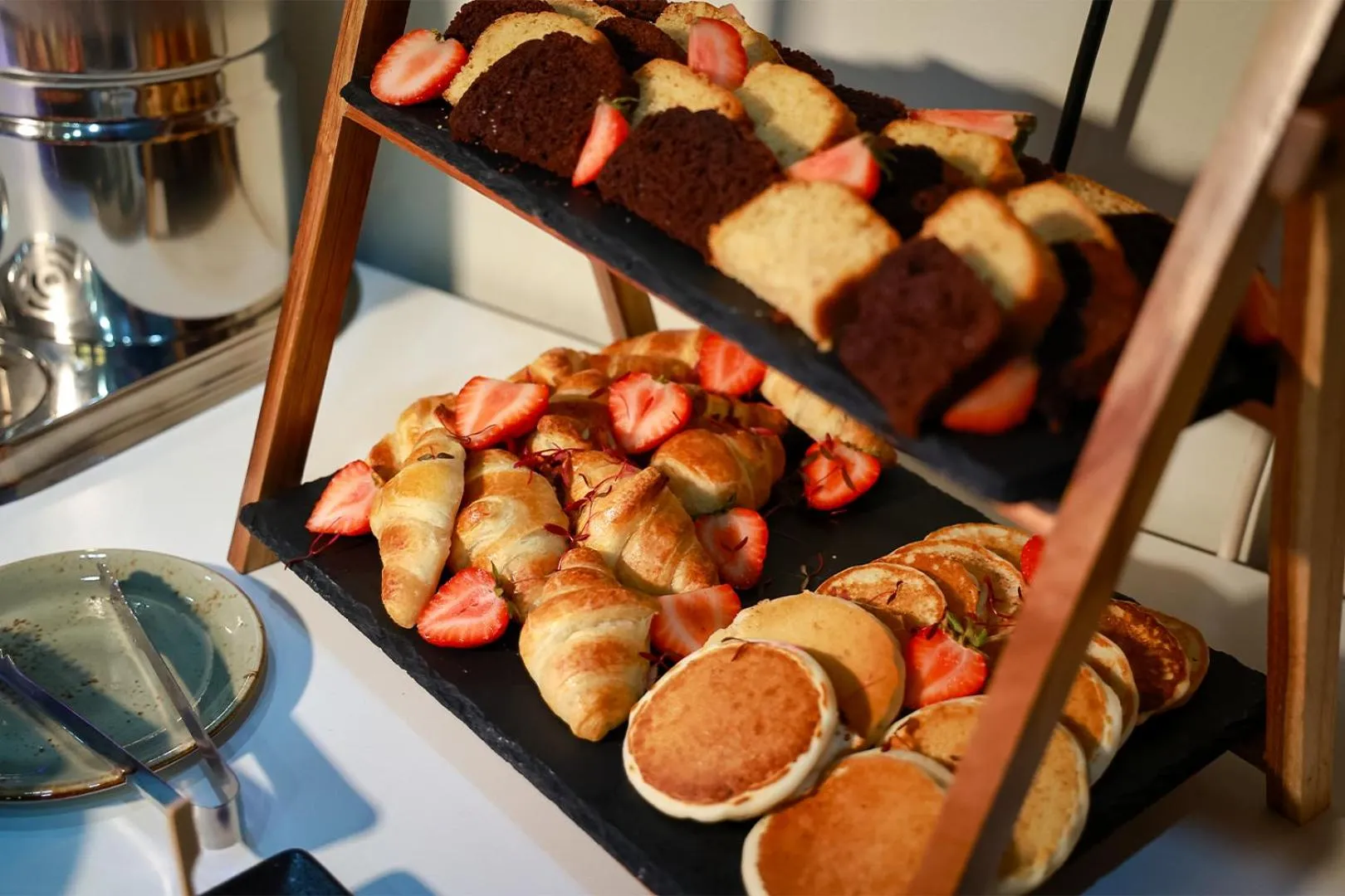 Breakfast in Mikes Kanarium City Hotel