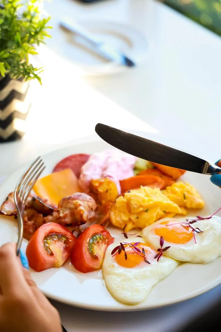 Breakfast in Mikes Kanarium City Hotel