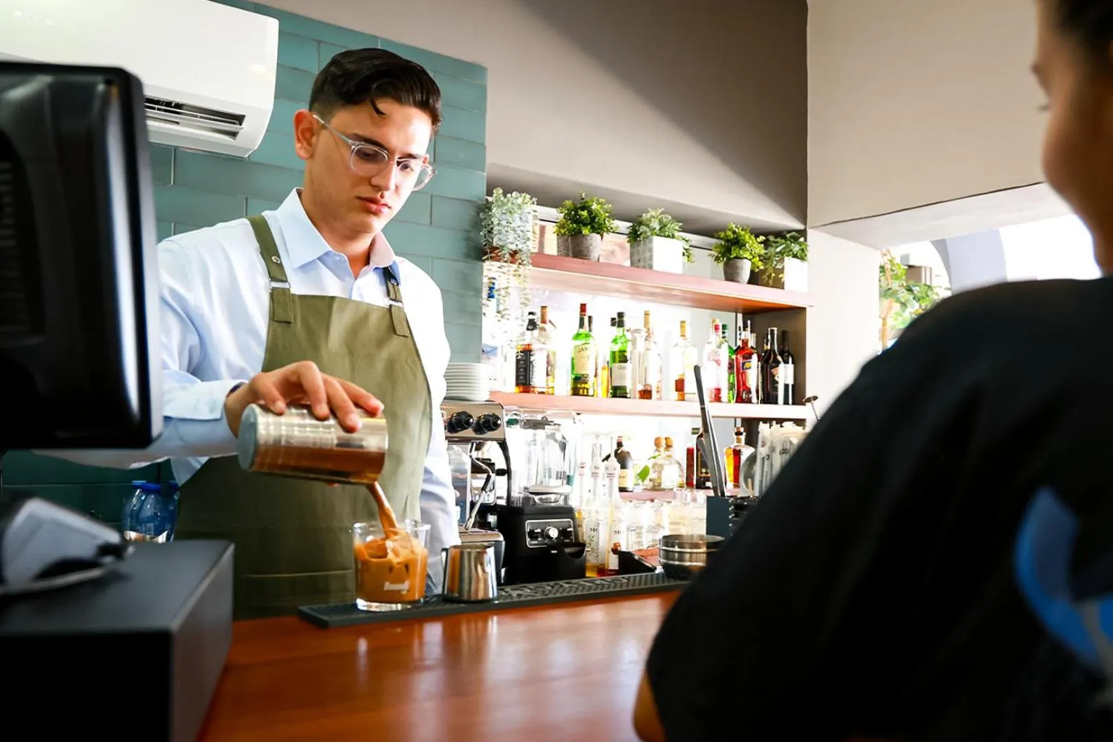 Restaurant/places to eat in Mikes Kanarium City Hotel