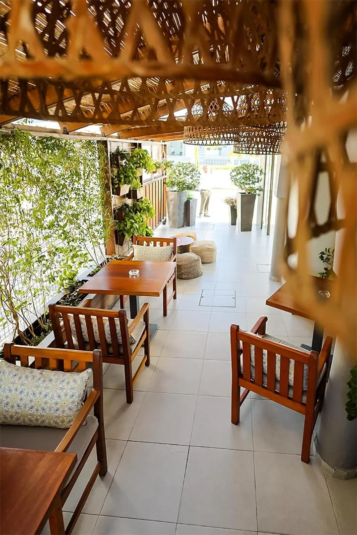 Restaurant/places to eat in Mikes Kanarium City Hotel