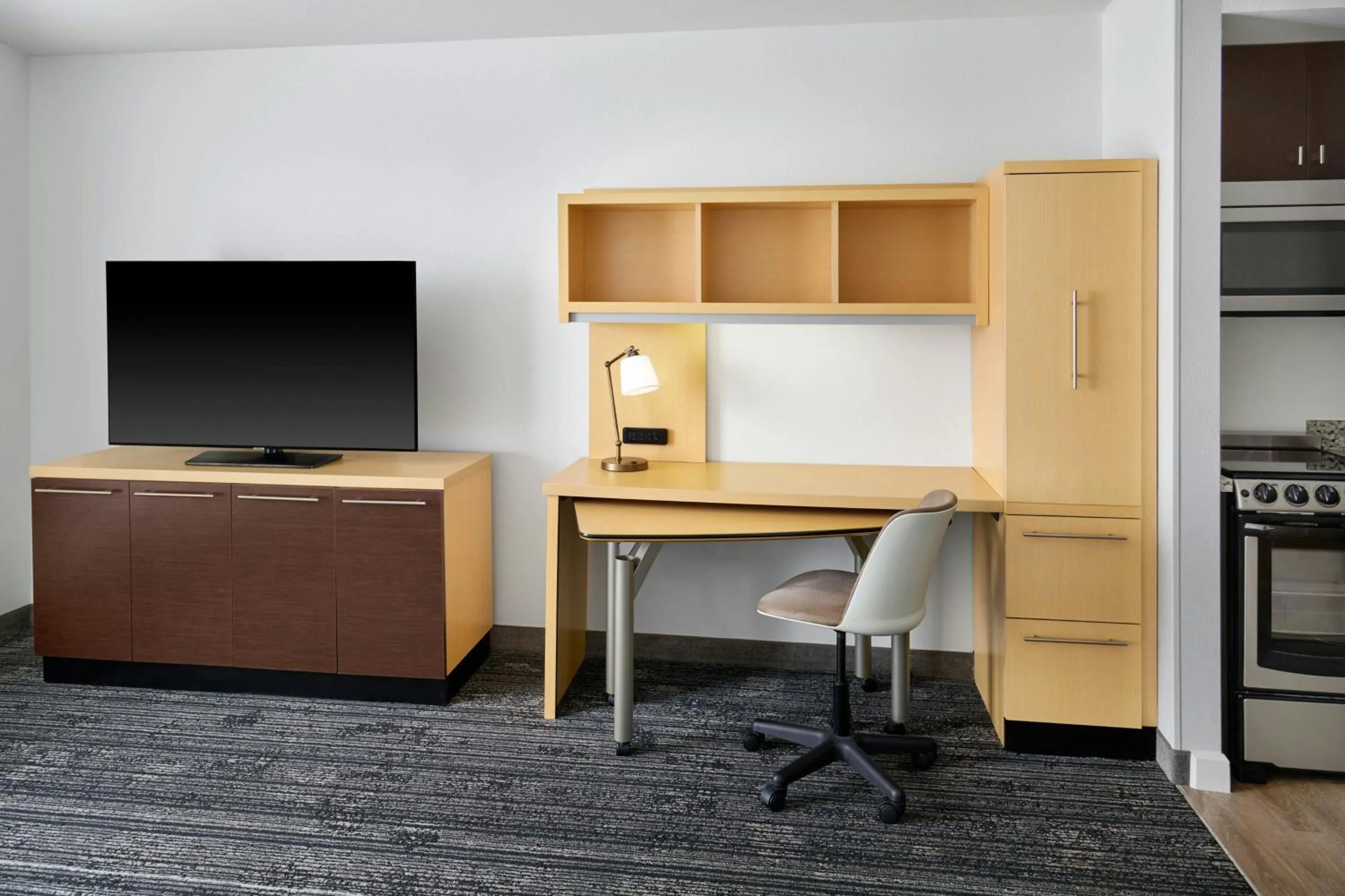 Living room in TownePlace Suites by Marriott Lawrence Downtown