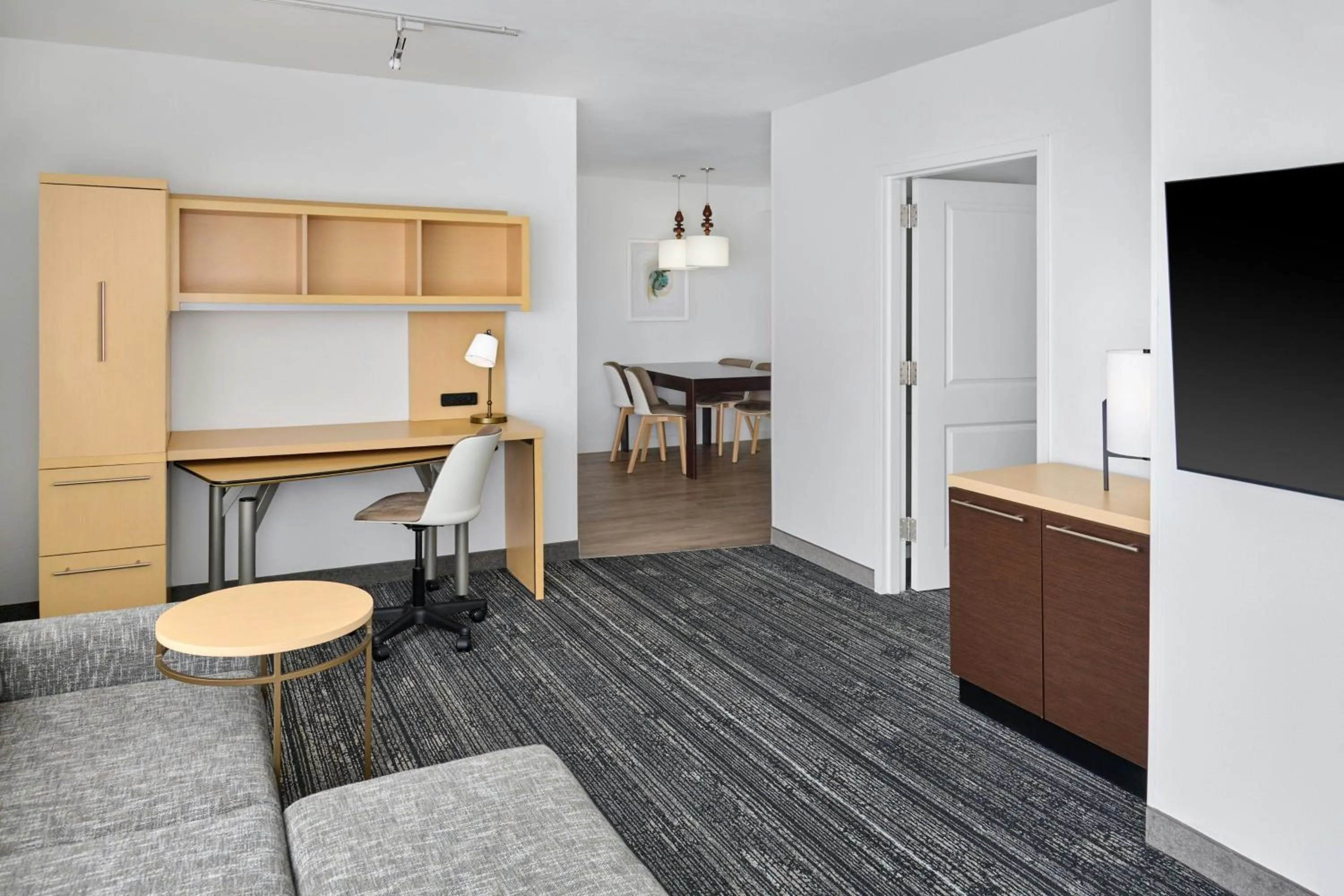 Living room in TownePlace Suites by Marriott Lawrence Downtown