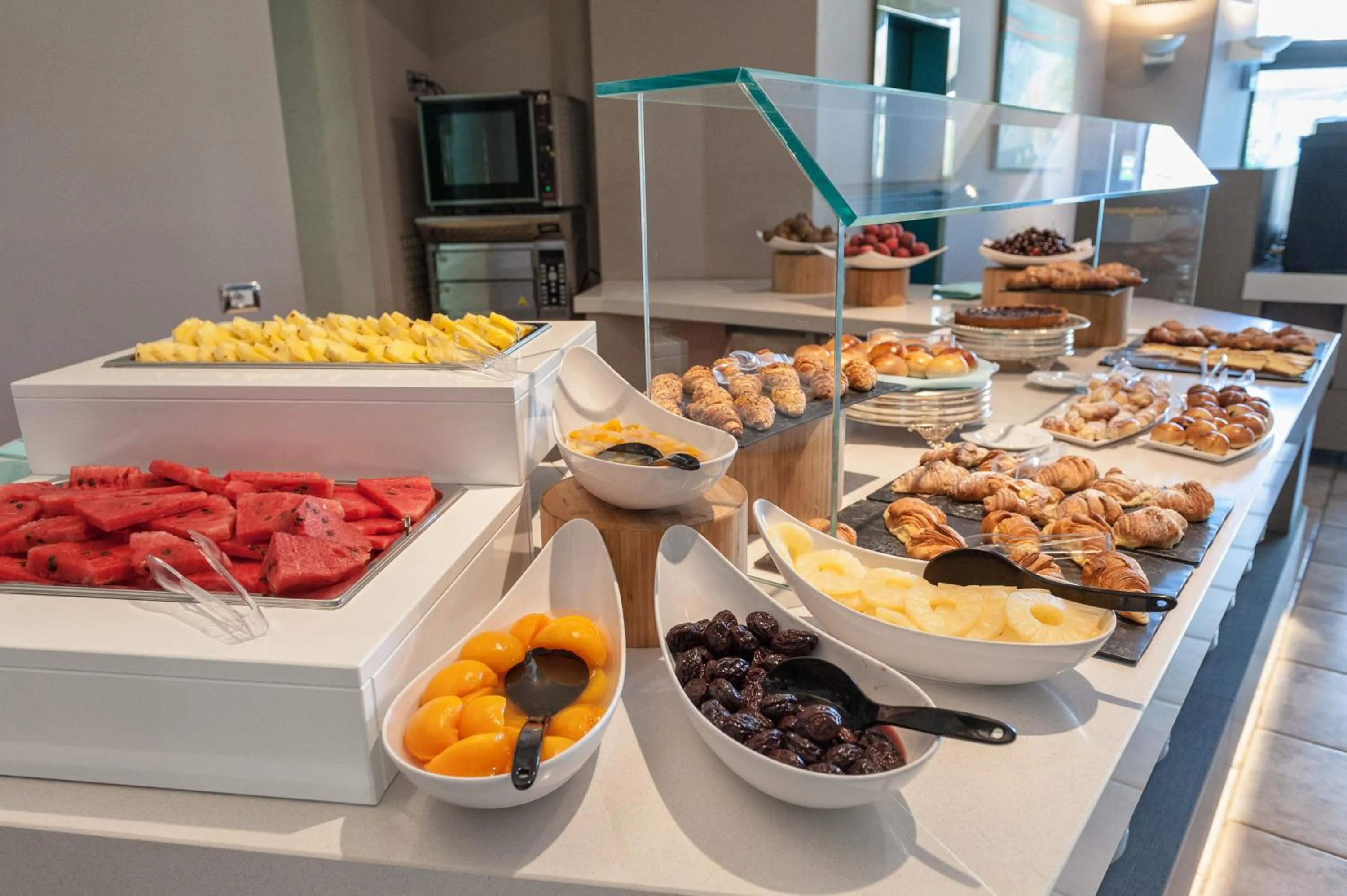 Breakfast in Acacia Marina