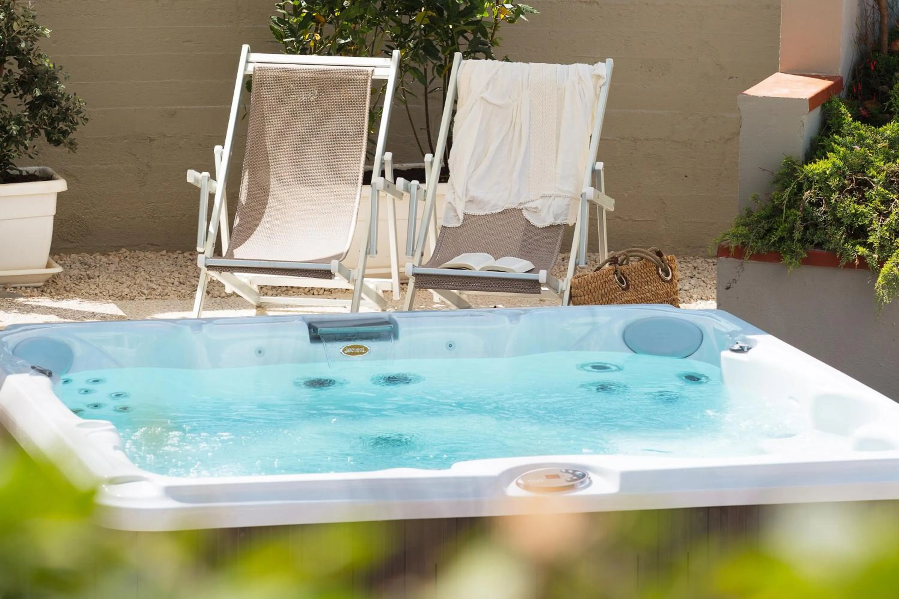 Hot Tub in Acacia Marina