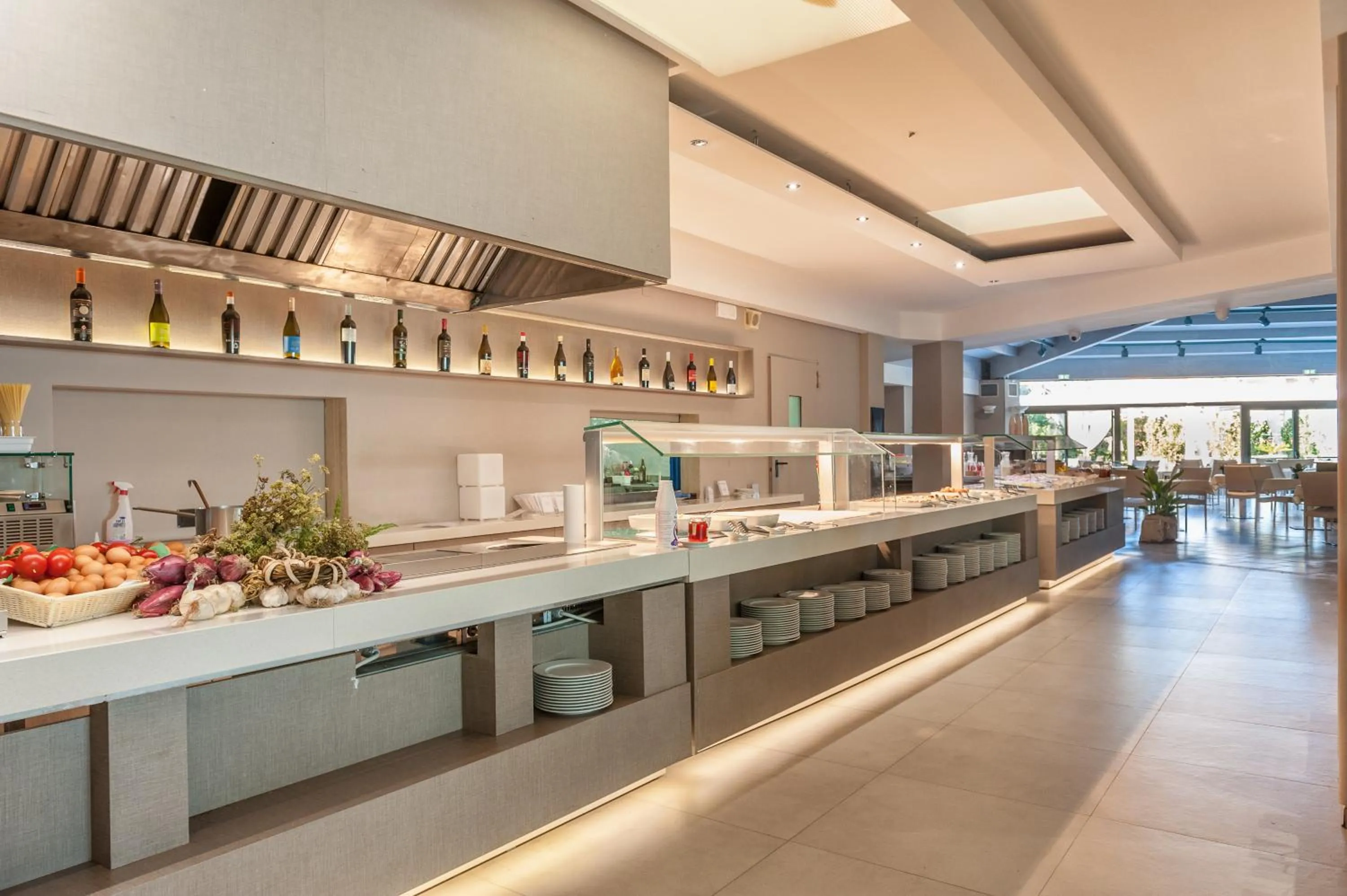 Restaurant/places to eat in Acacia Marina