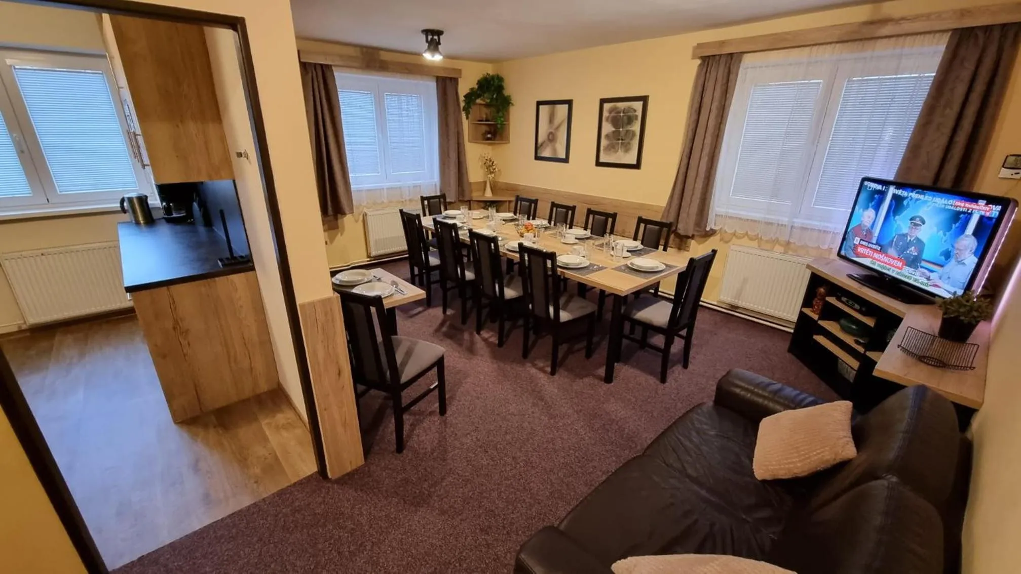 Communal lounge/ TV room in Horská chata Ježek