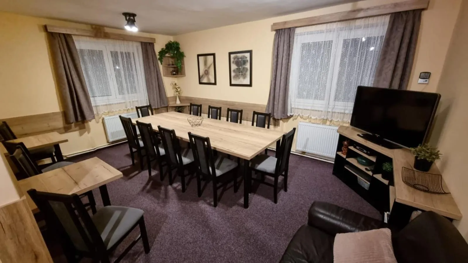 Communal lounge/ TV room in Horská chata Ježek