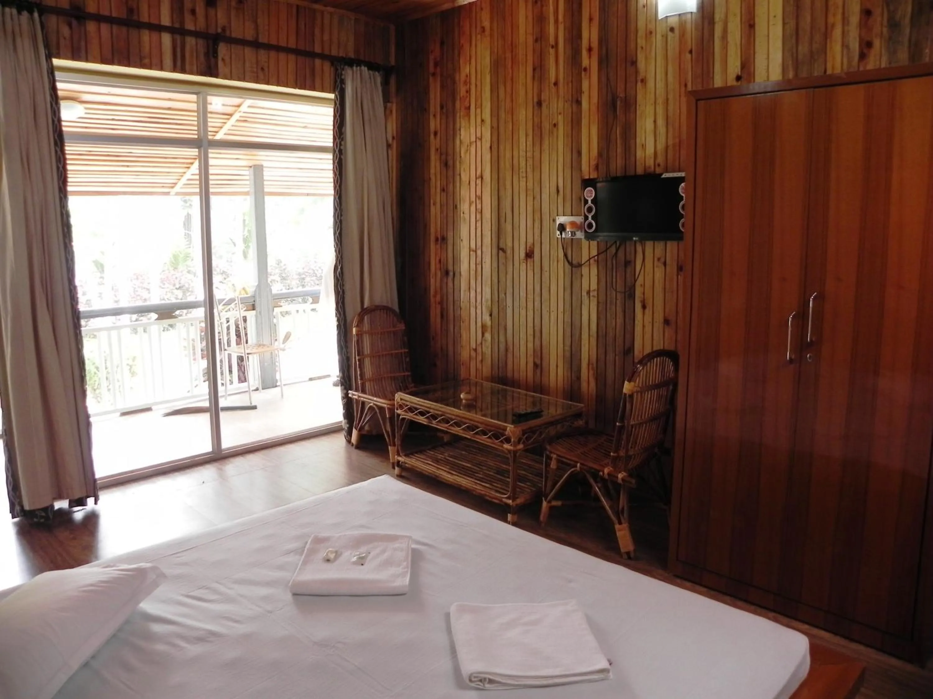TV and multimedia, Bed in Aranya Jungle Resorts