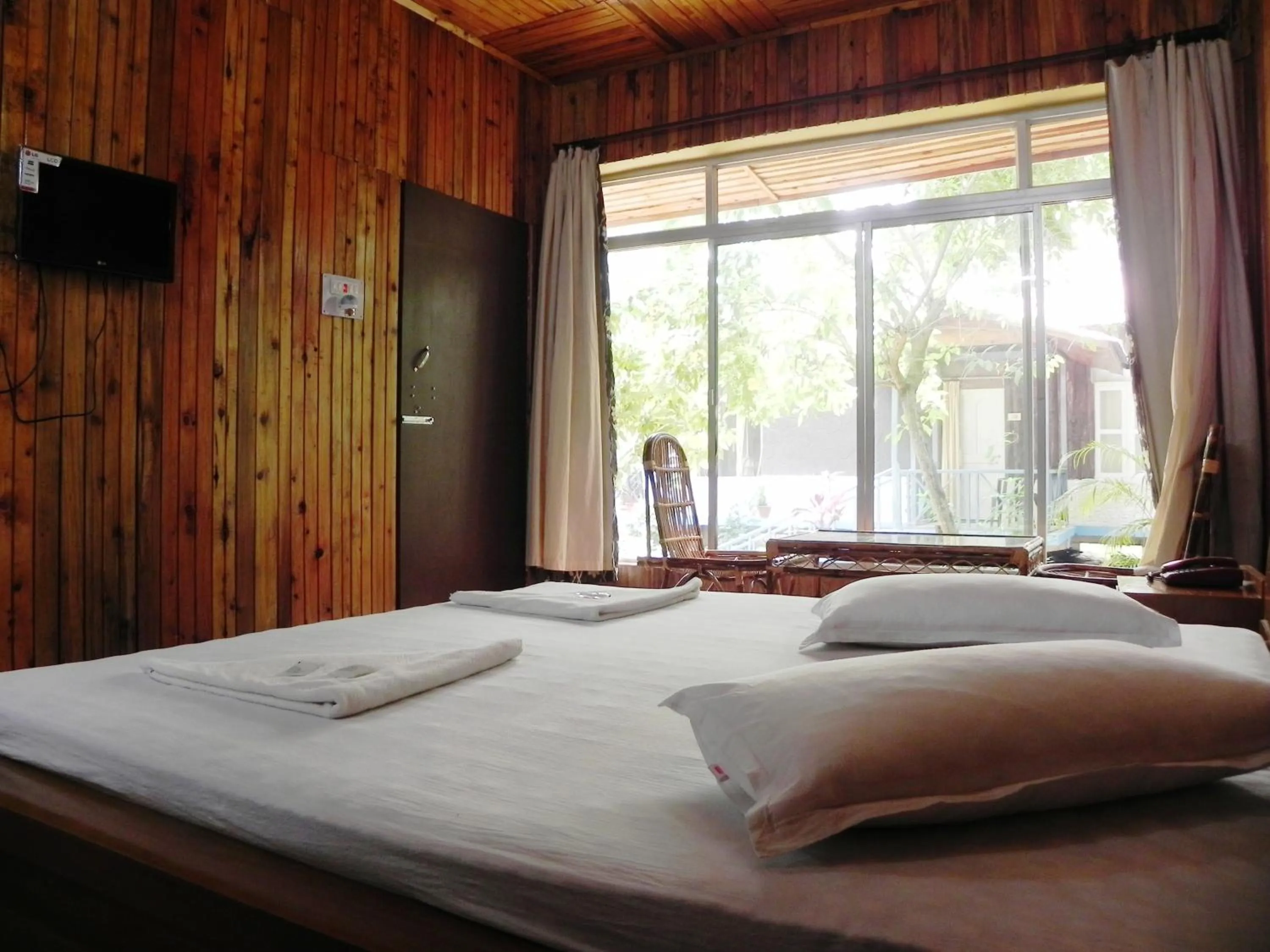 Bed in Aranya Jungle Resorts