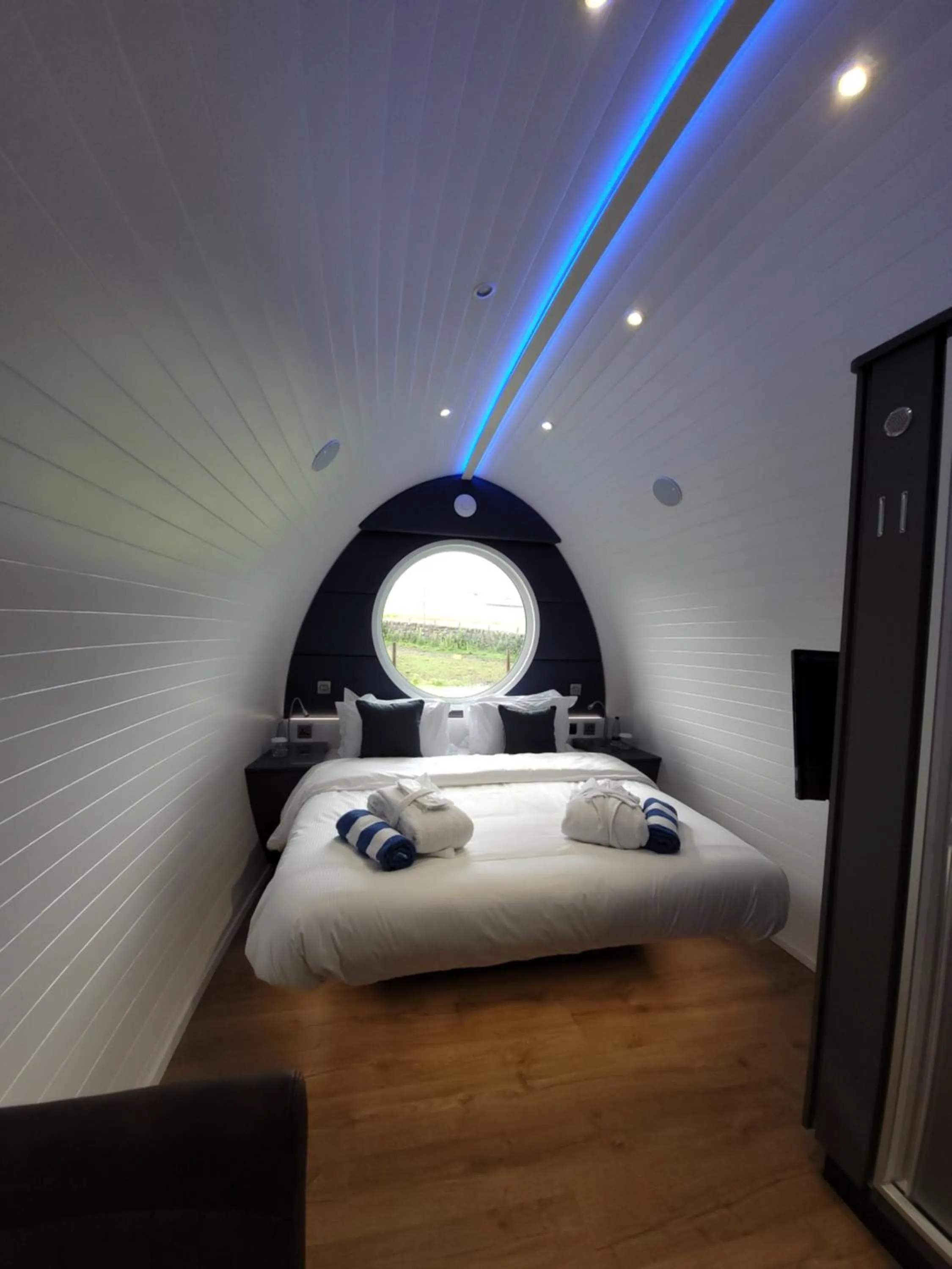 Bedroom, Bed in Marshall Meadows Manor House