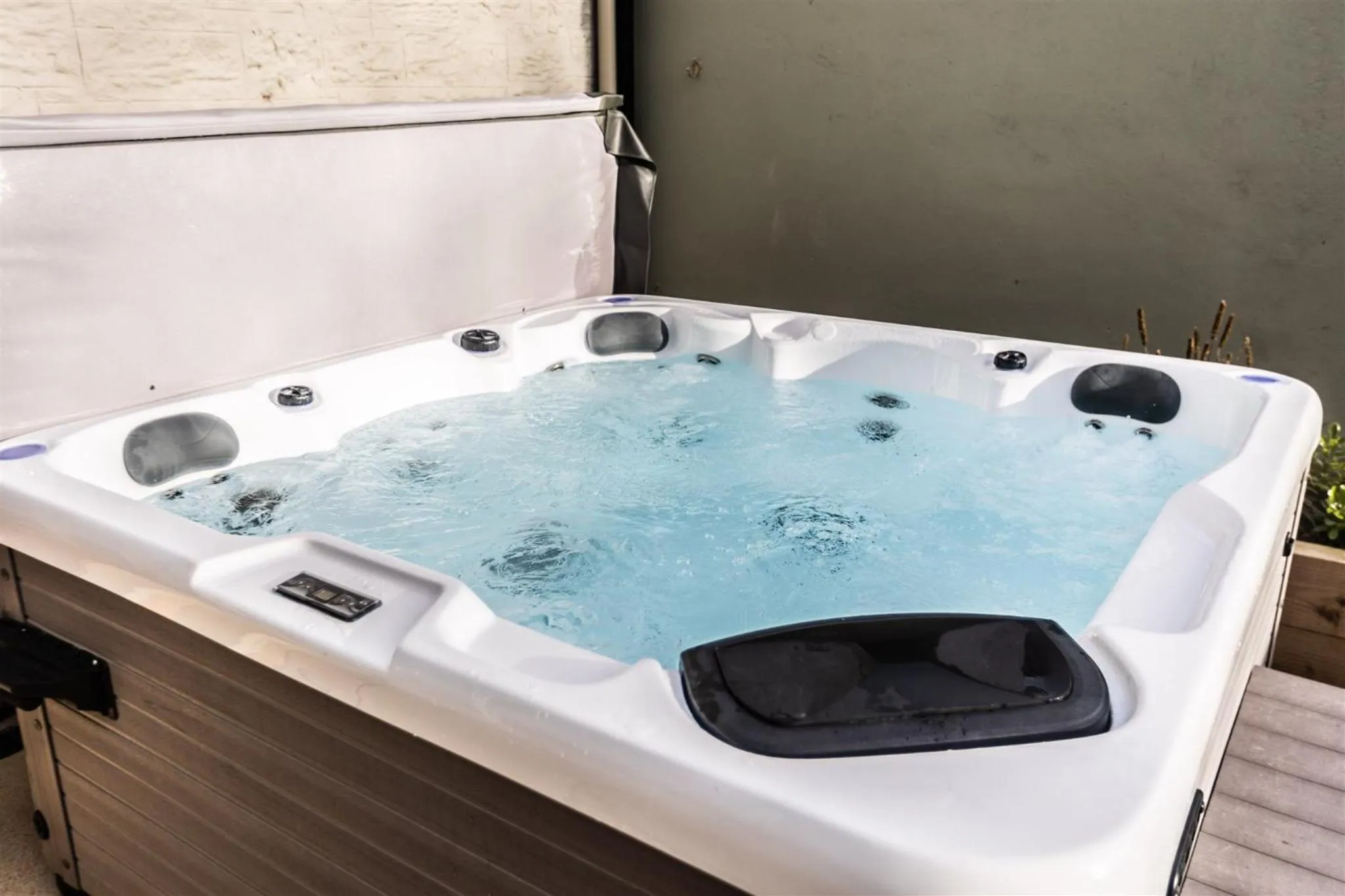 Hot Tub in Marshall Meadows Manor House