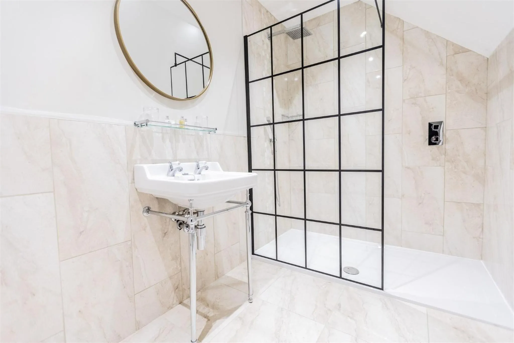 Bathroom in Marshall Meadows Manor House
