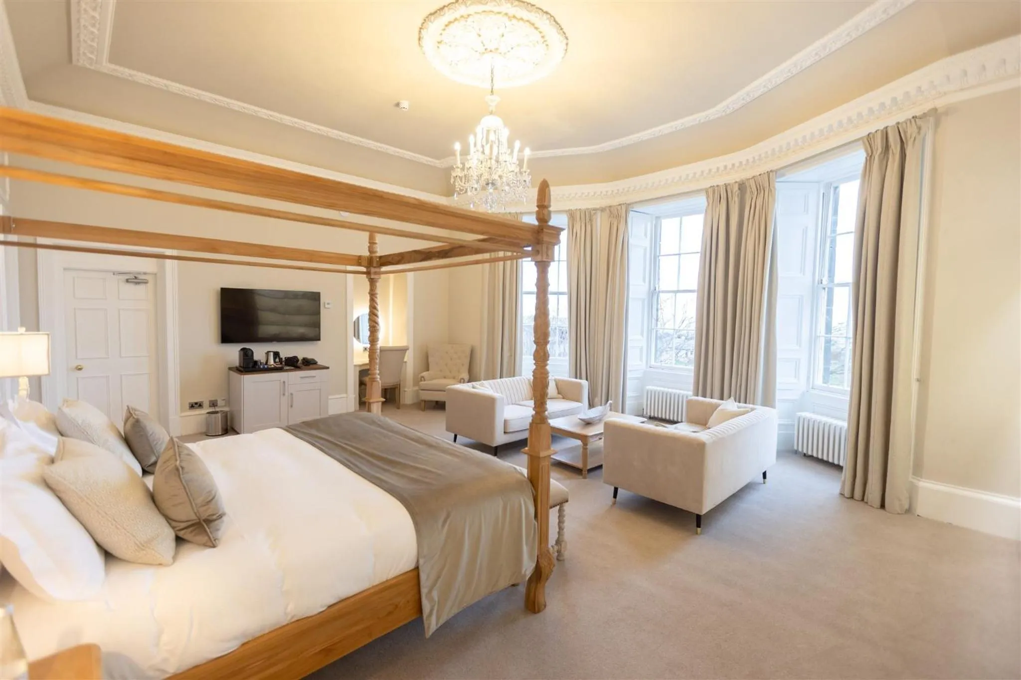 Photo of the whole room, Bed in Marshall Meadows Manor House