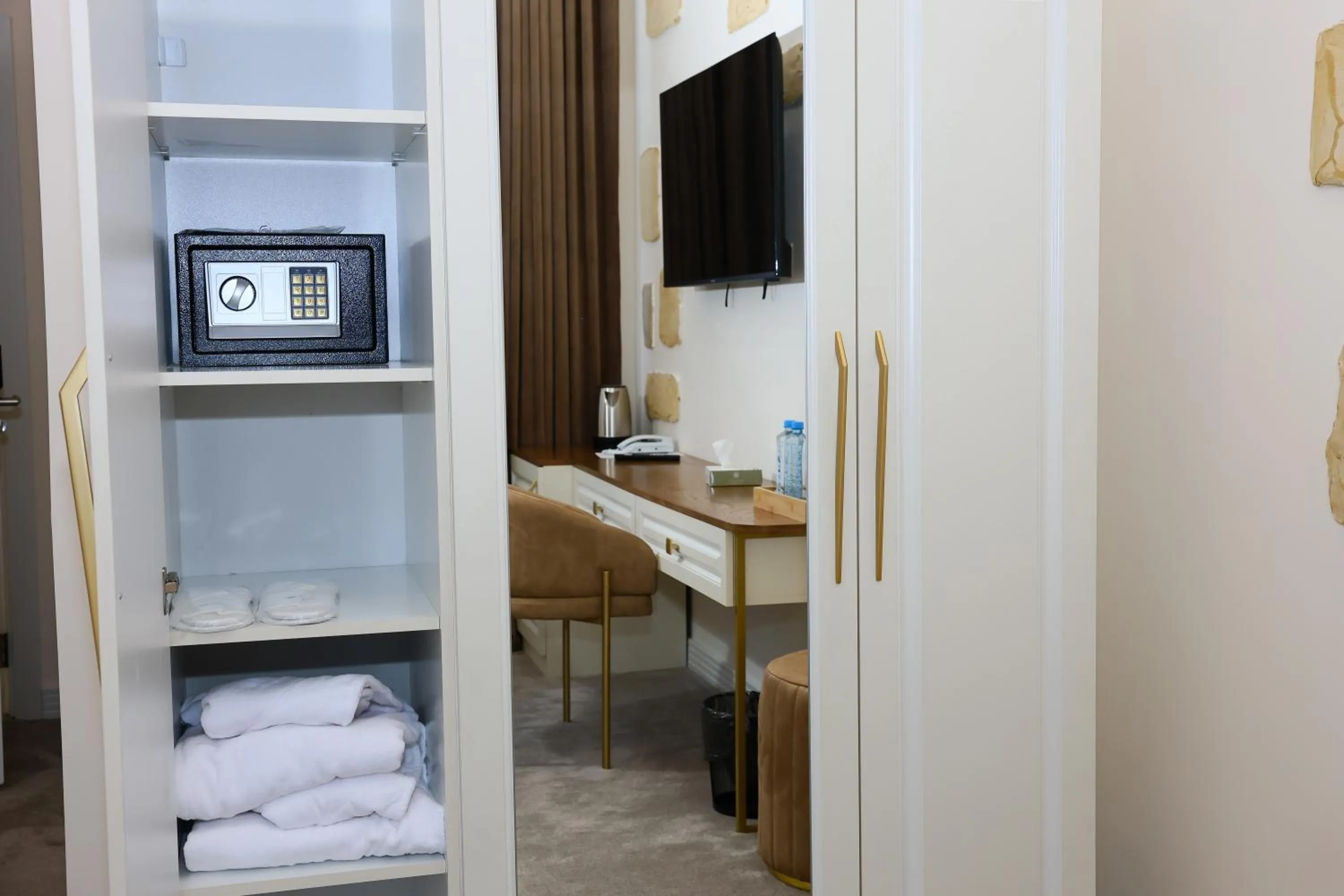 Bedroom, Bed in Ketrin Hotel Restaurant