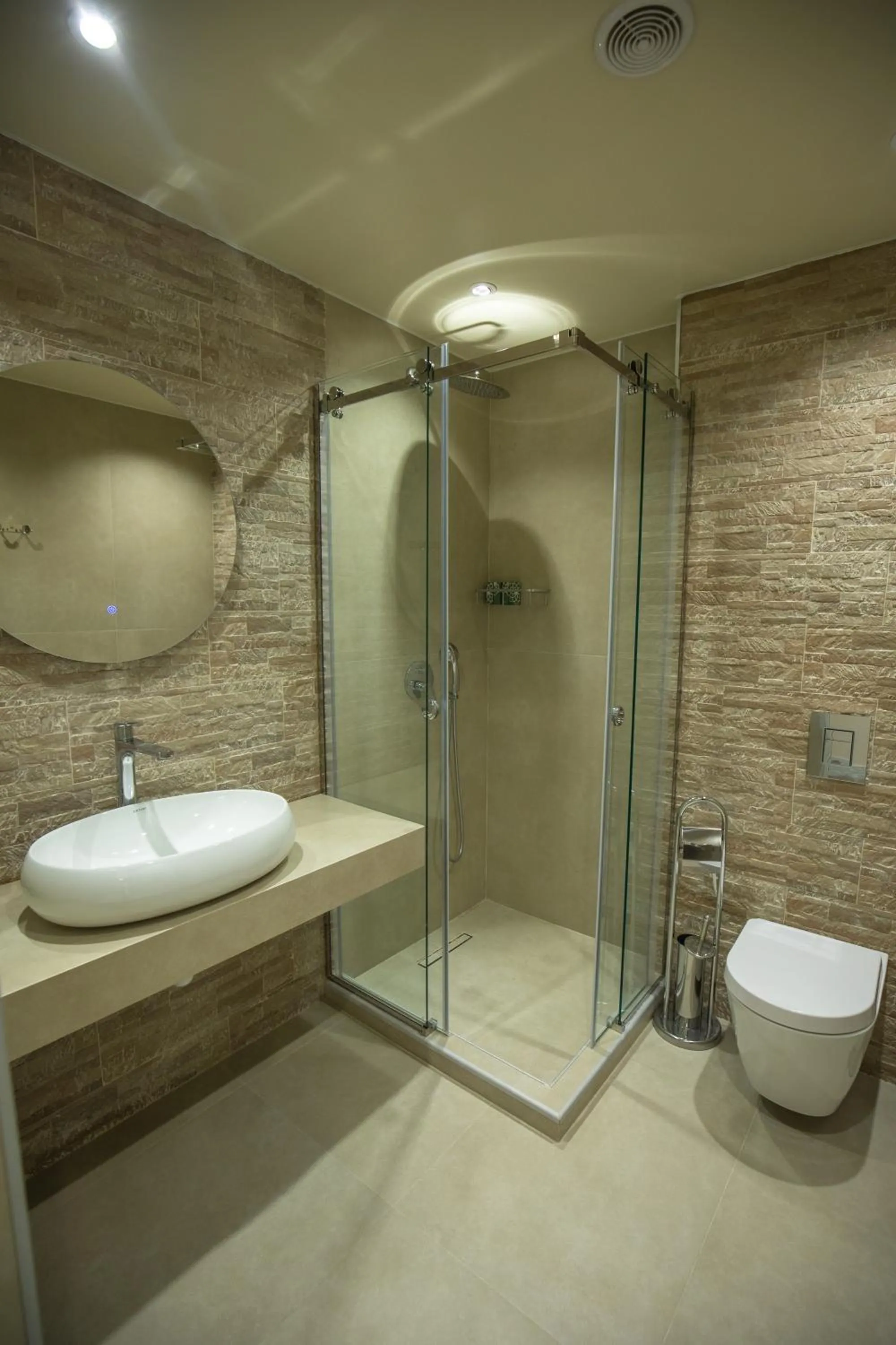 Shower in Ketrin Hotel Restaurant