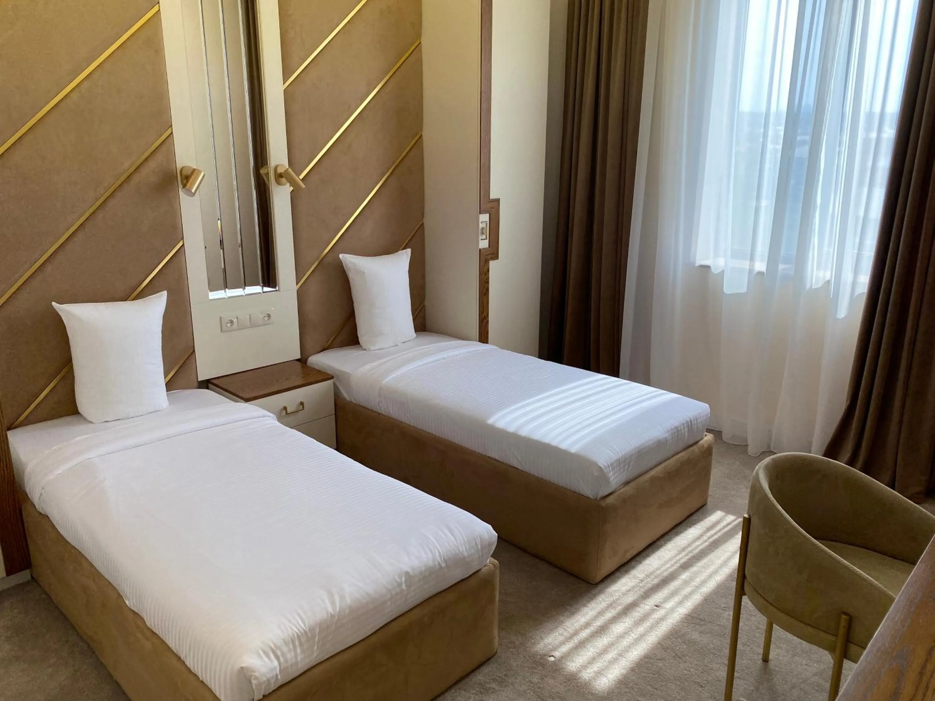 Restaurant/places to eat, Bed in Ketrin Hotel Restaurant