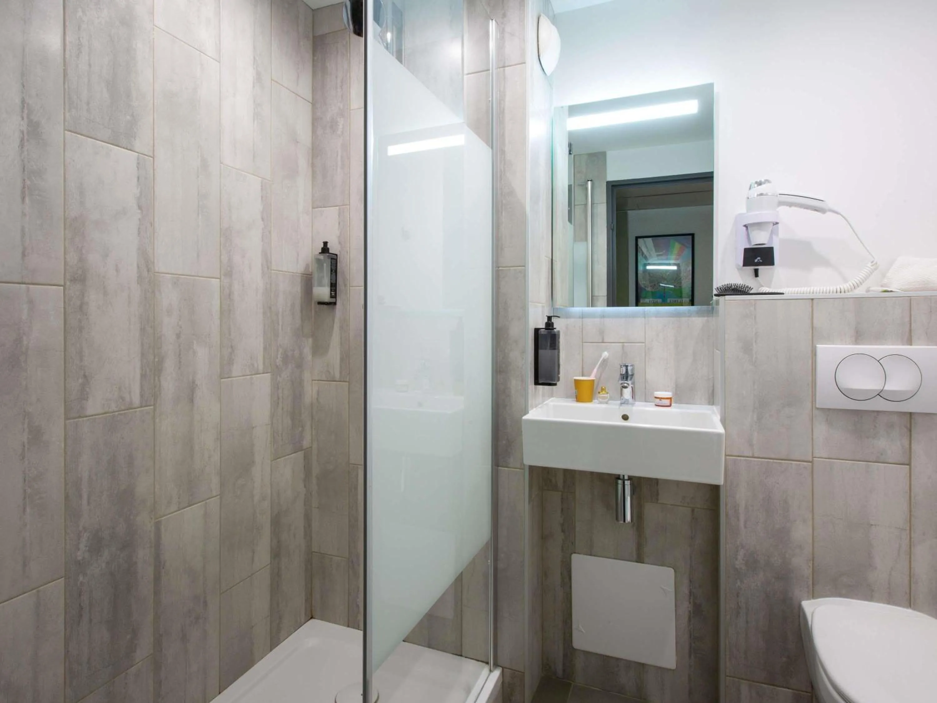 Bedroom in ibis budget Avignon Centre