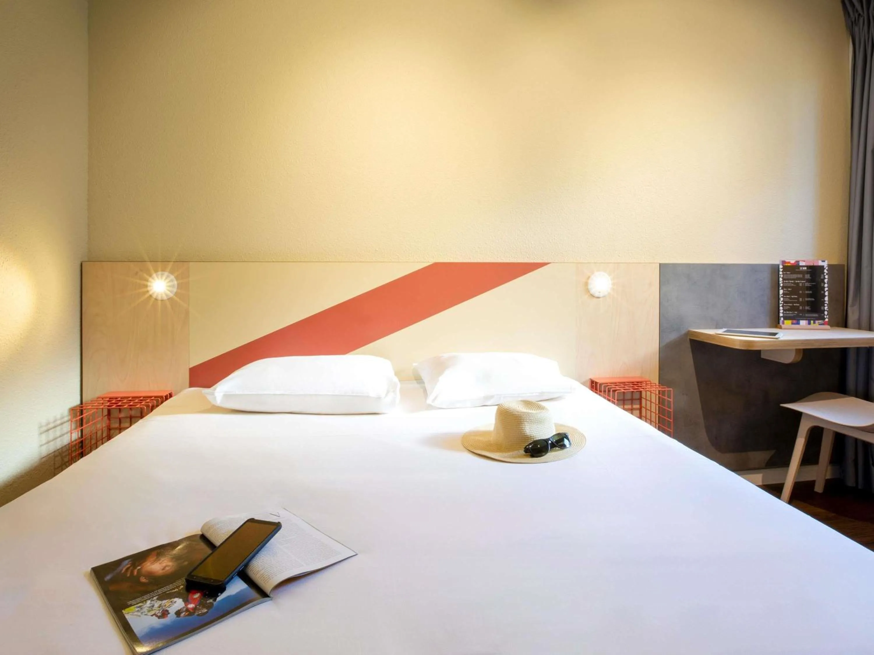 Bedroom, Bed in ibis budget Avignon Centre