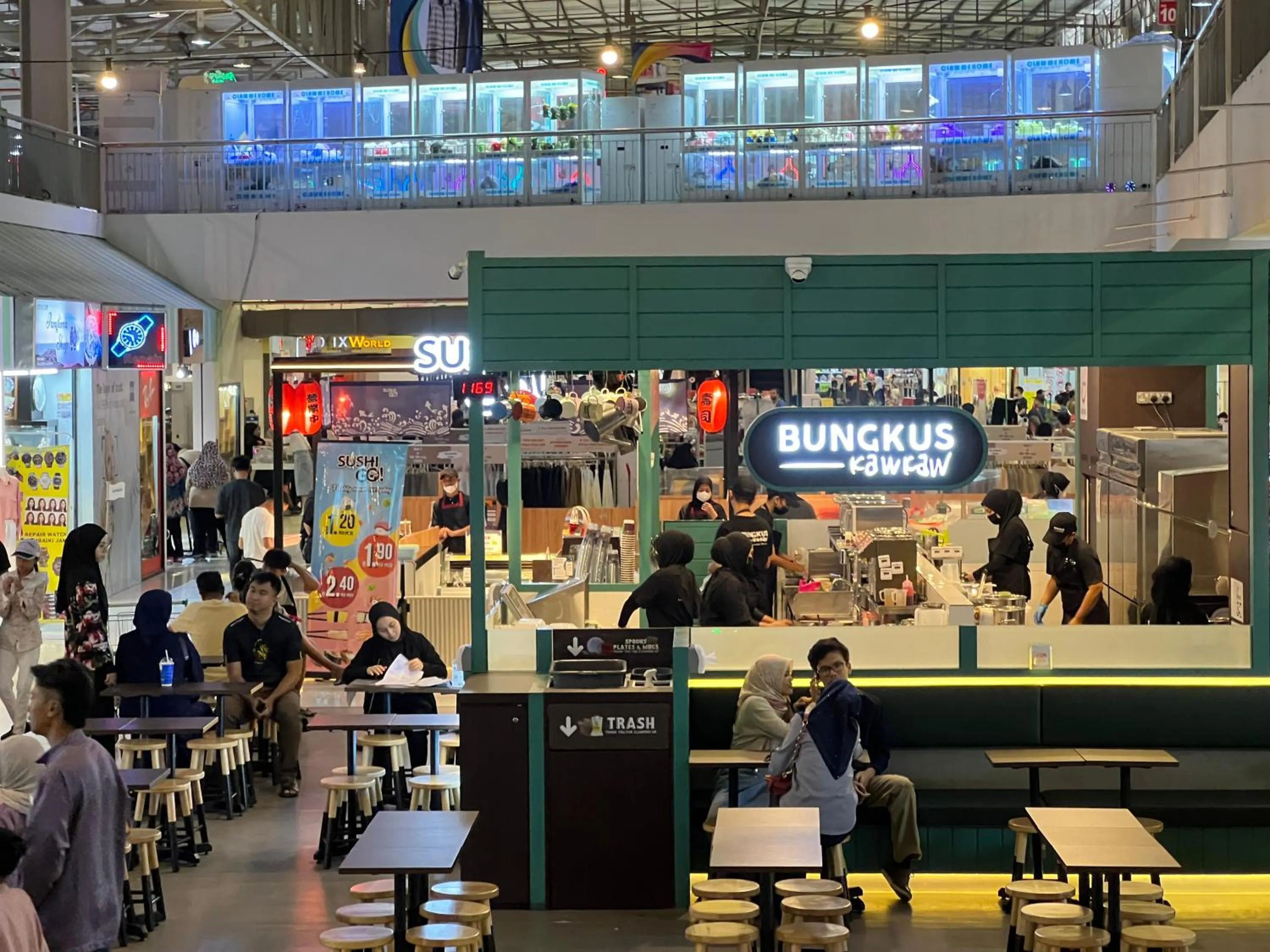 Supermarket/grocery shop in Afie Roomstay KLIA Airport Transit