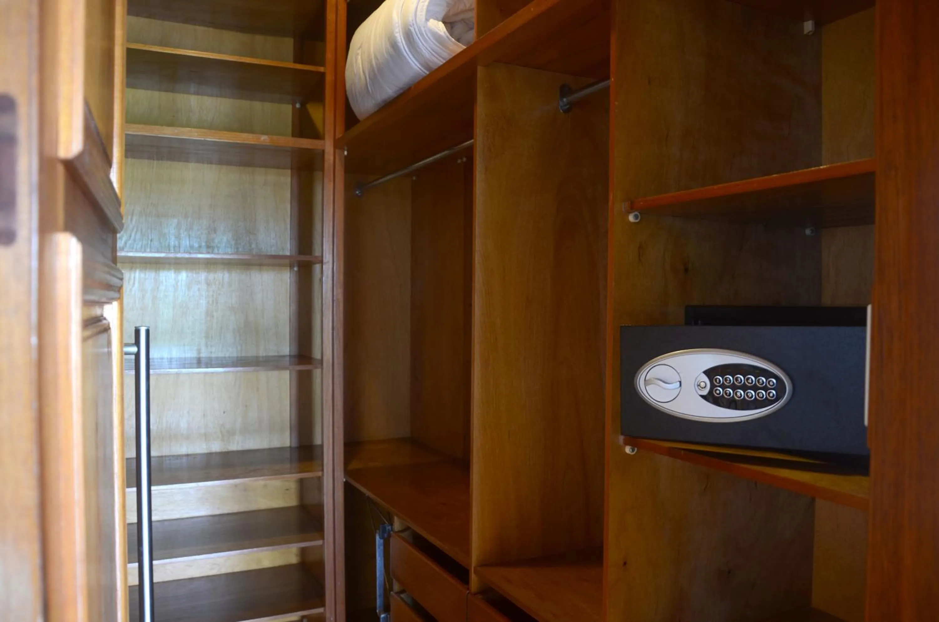 microwave in Ilha Branca Exclusive Hotel