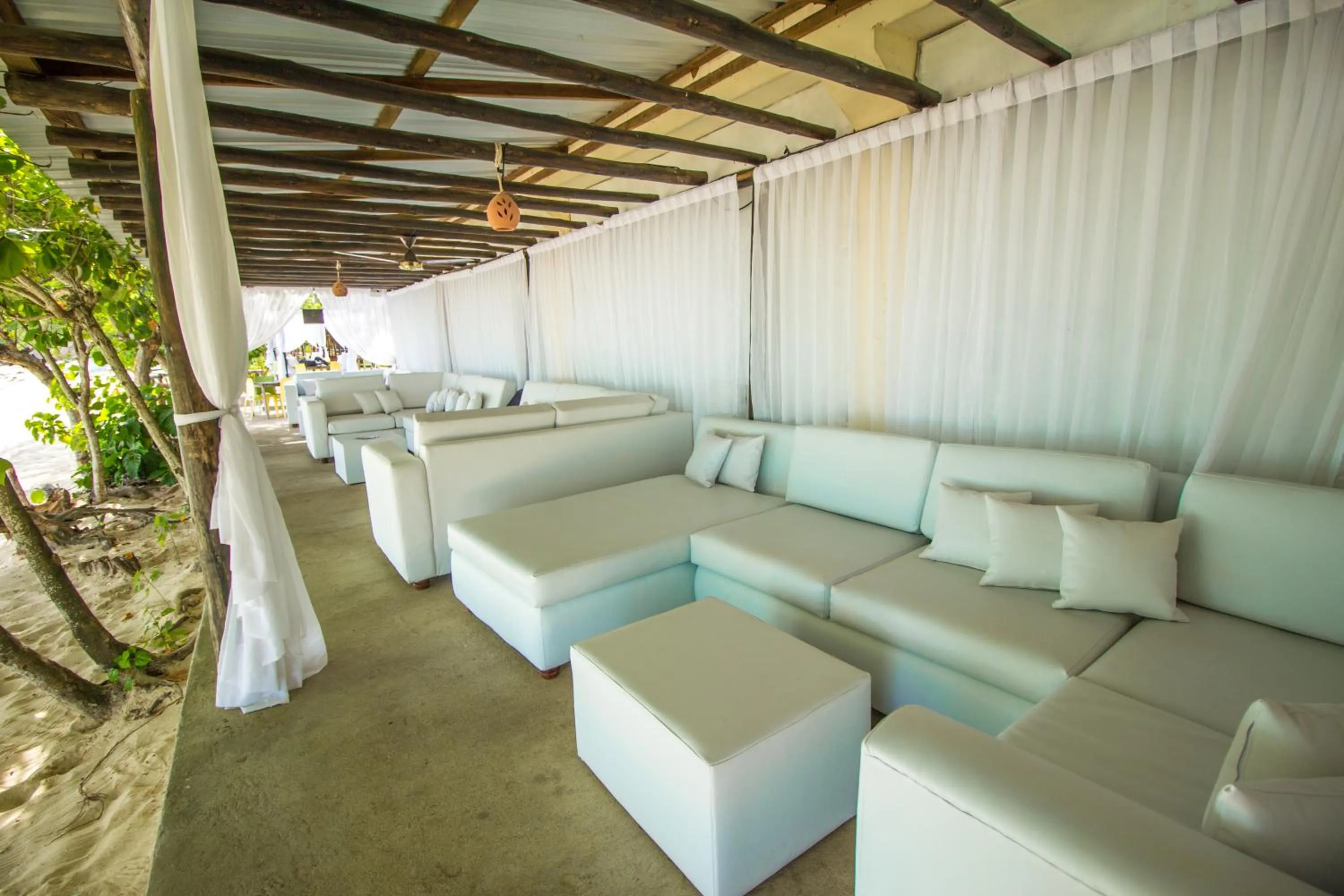 Restaurant/places to eat in Paradise Island Beach Resort